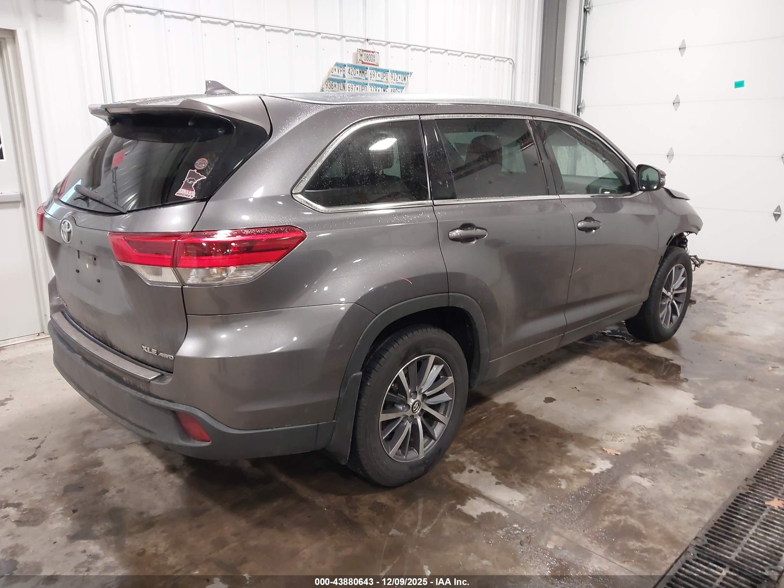 TOYOTA HIGHLANDER image 4