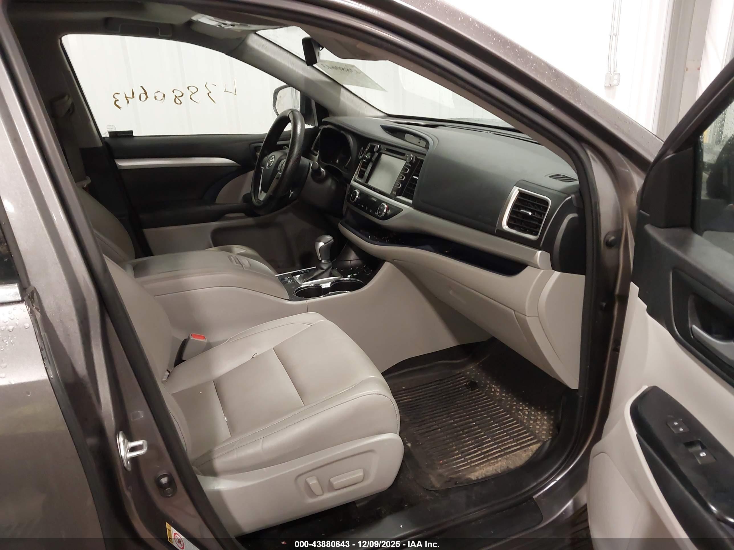 TOYOTA HIGHLANDER image 5