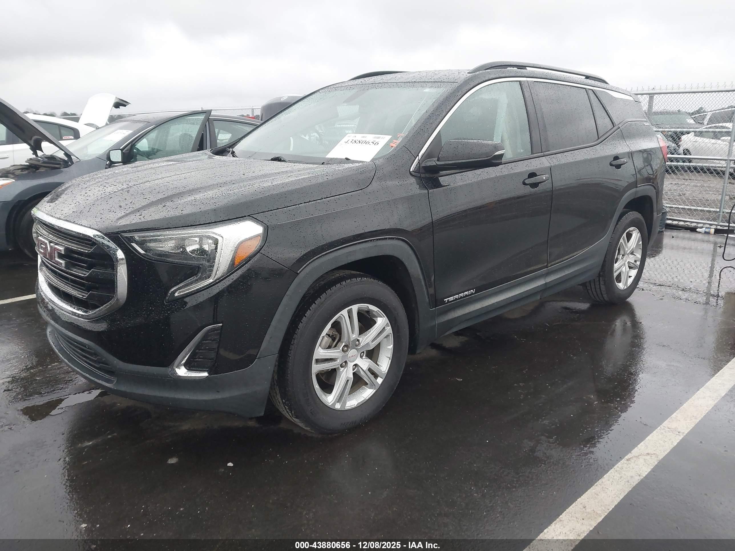 GMC TERRAIN image 2