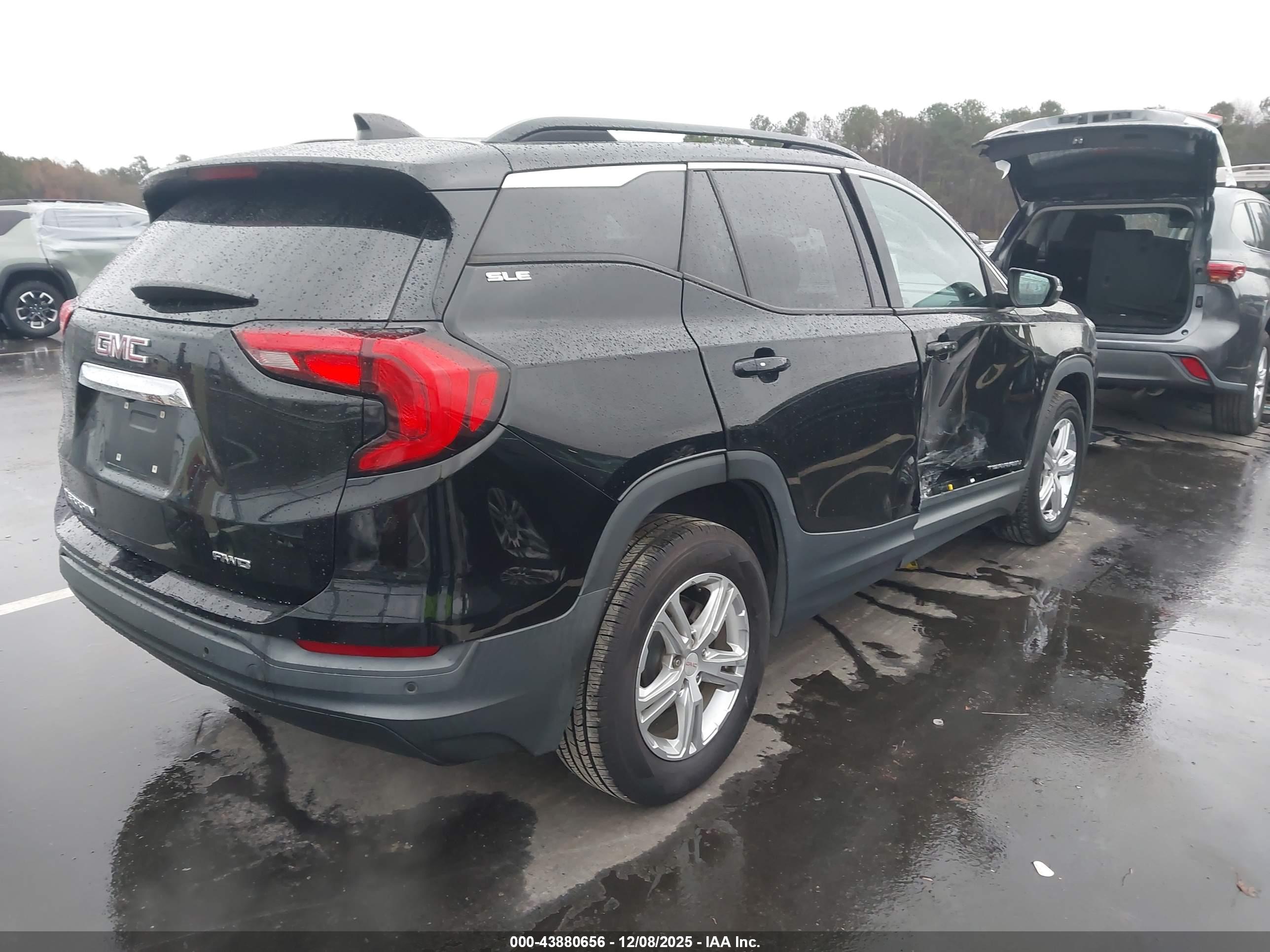 GMC TERRAIN image 4