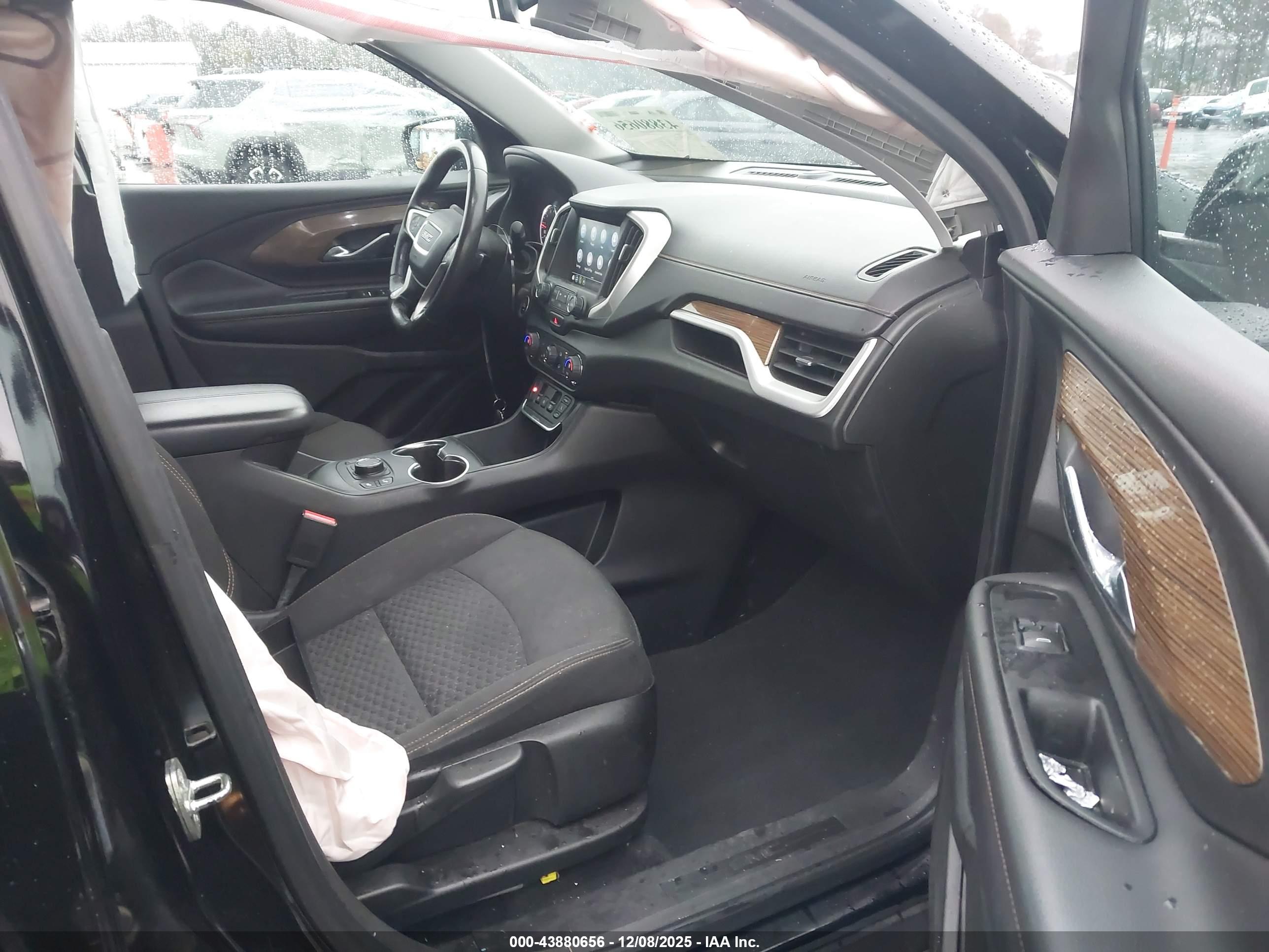 GMC TERRAIN image 5