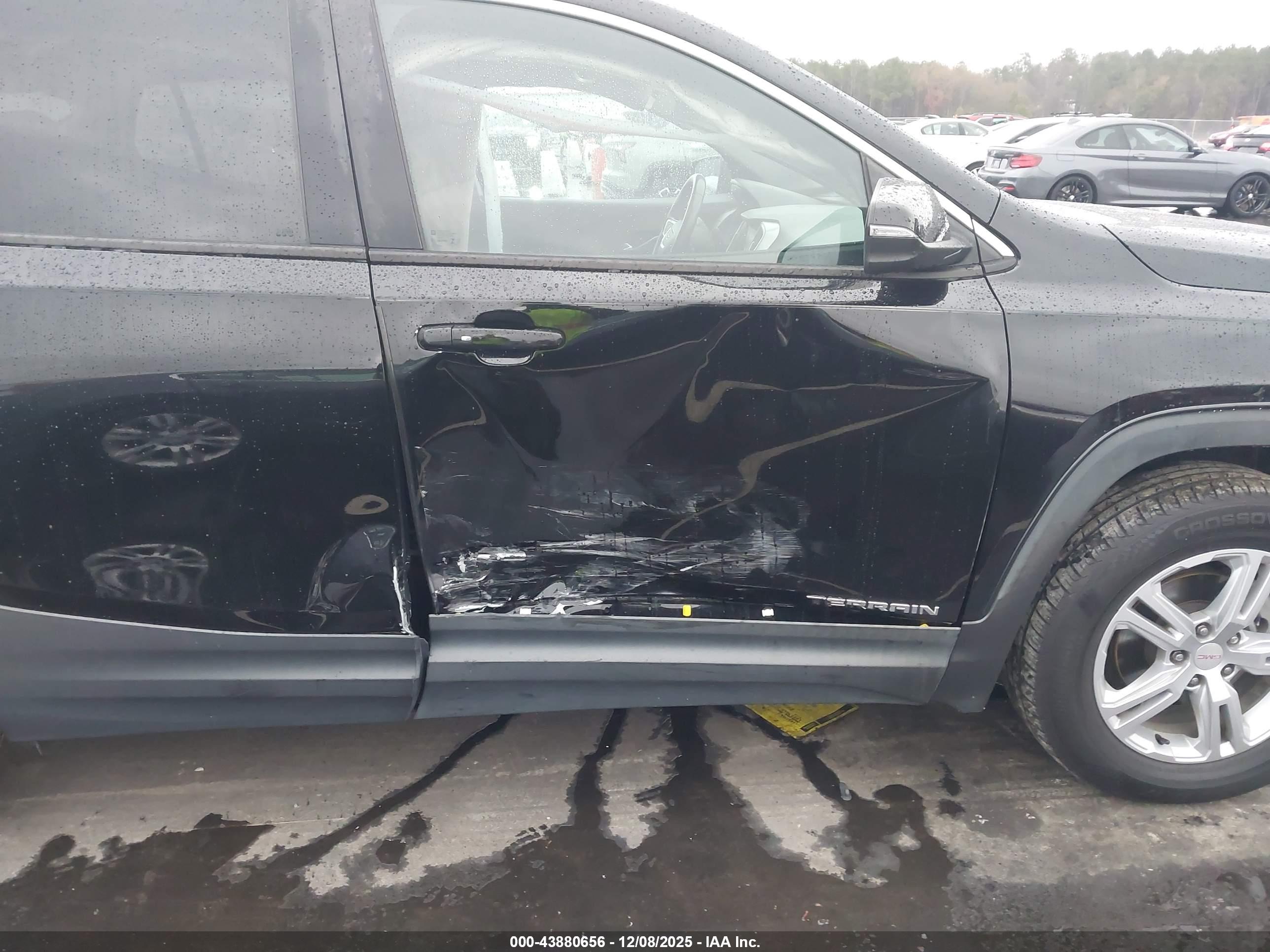 GMC TERRAIN image 6