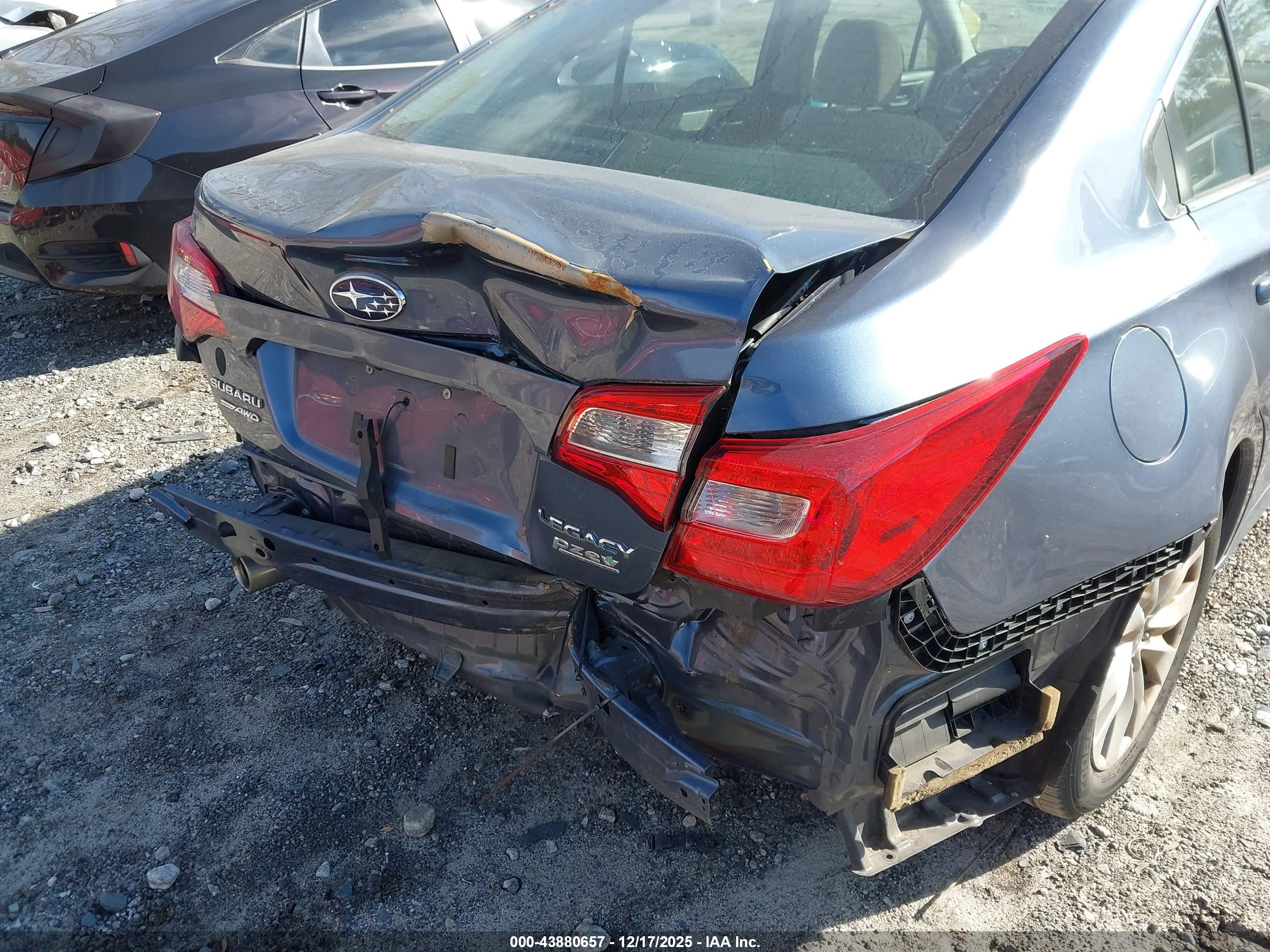 SUBARU LEGACY image 6