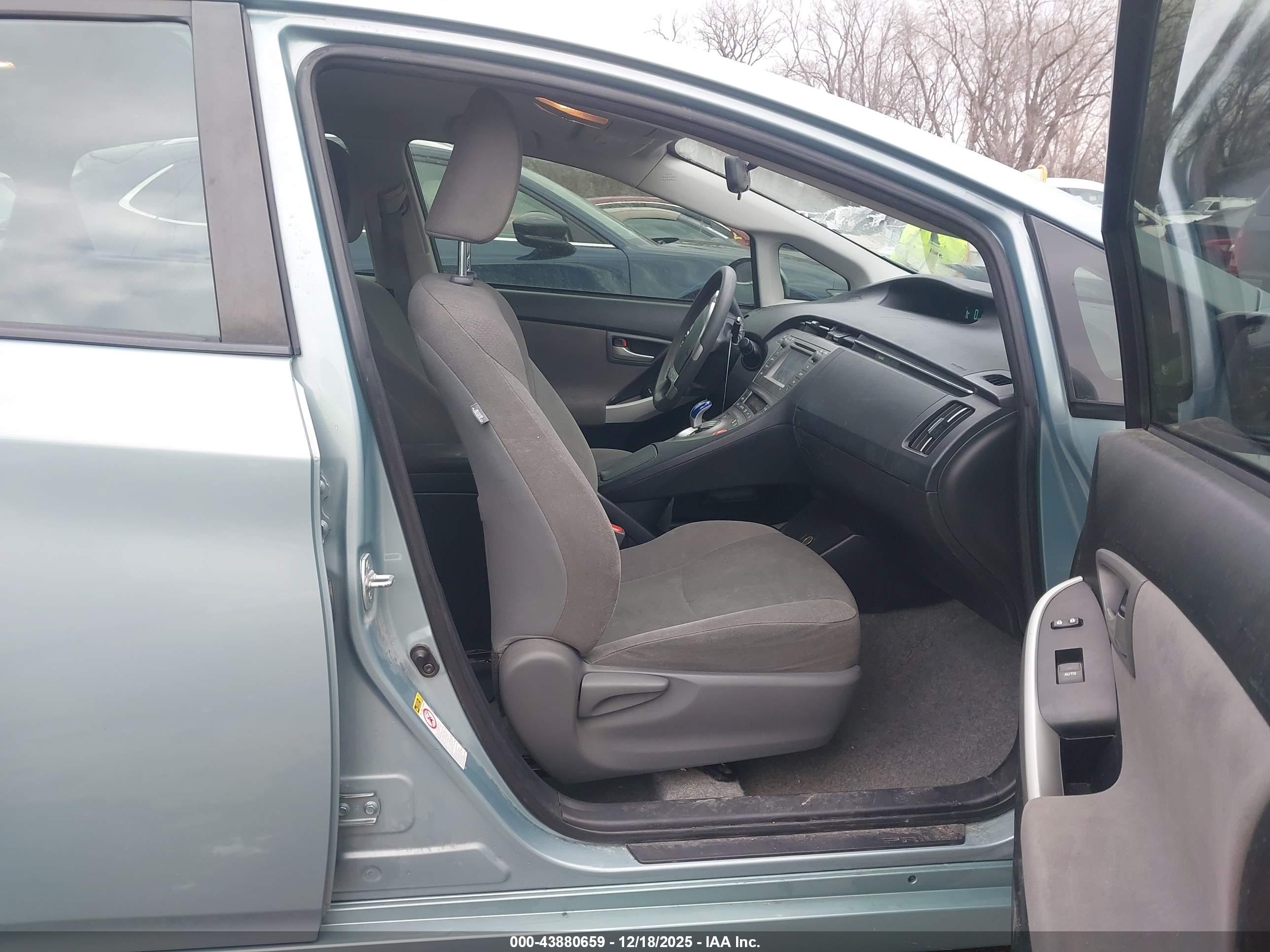 TOYOTA PRIUS image 5