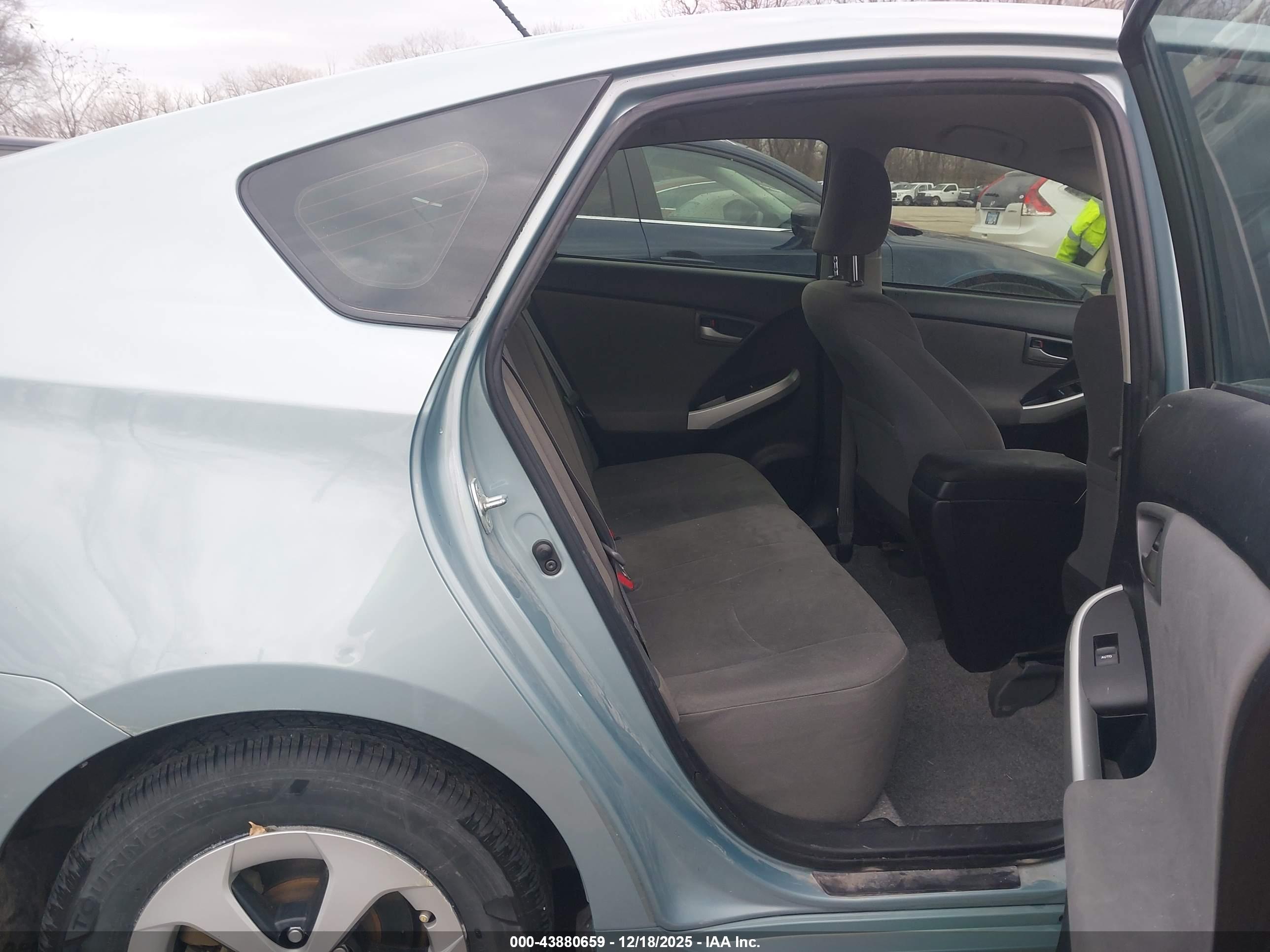 TOYOTA PRIUS image 8