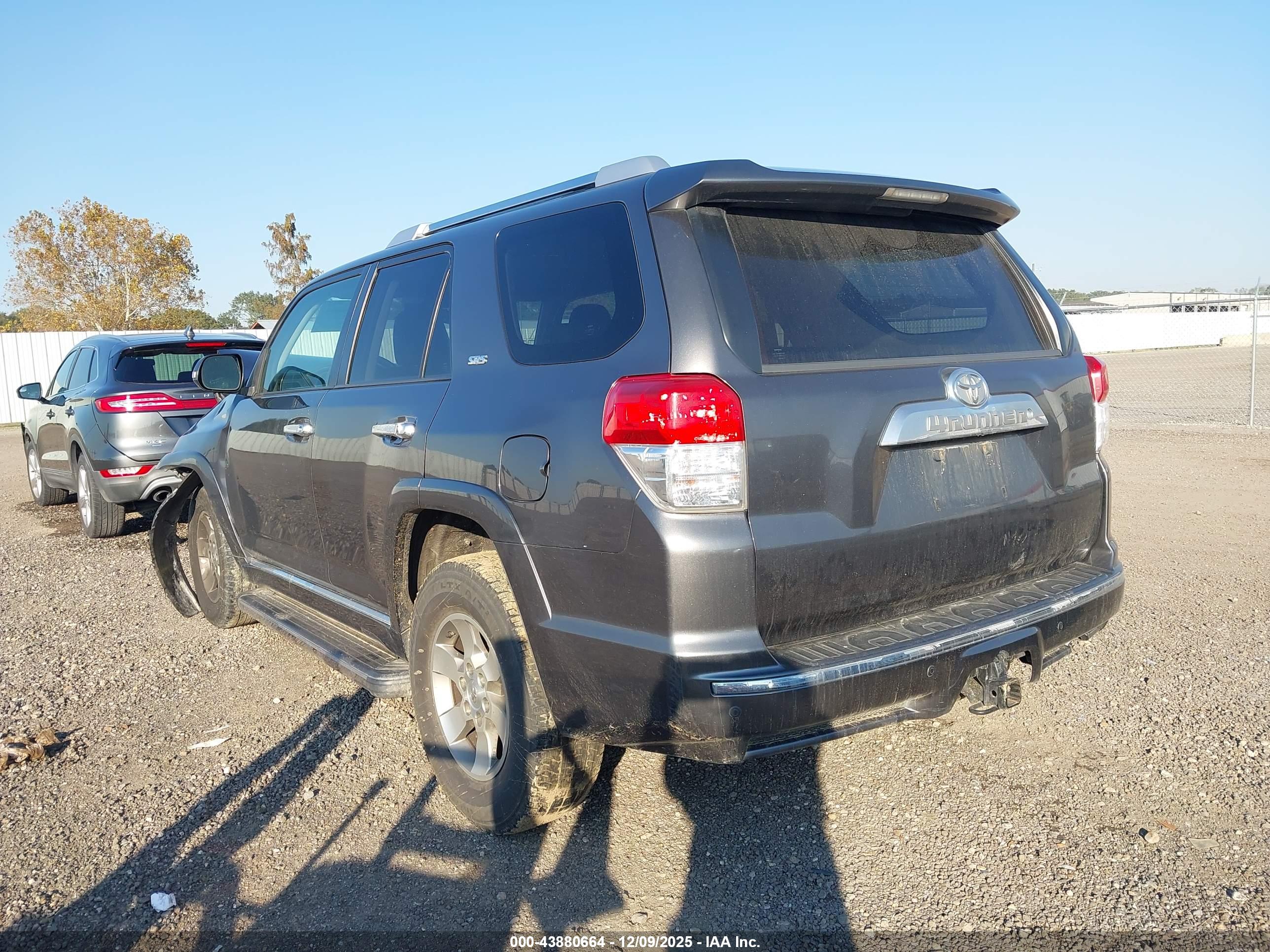TOYOTA 4RUNNER image 3