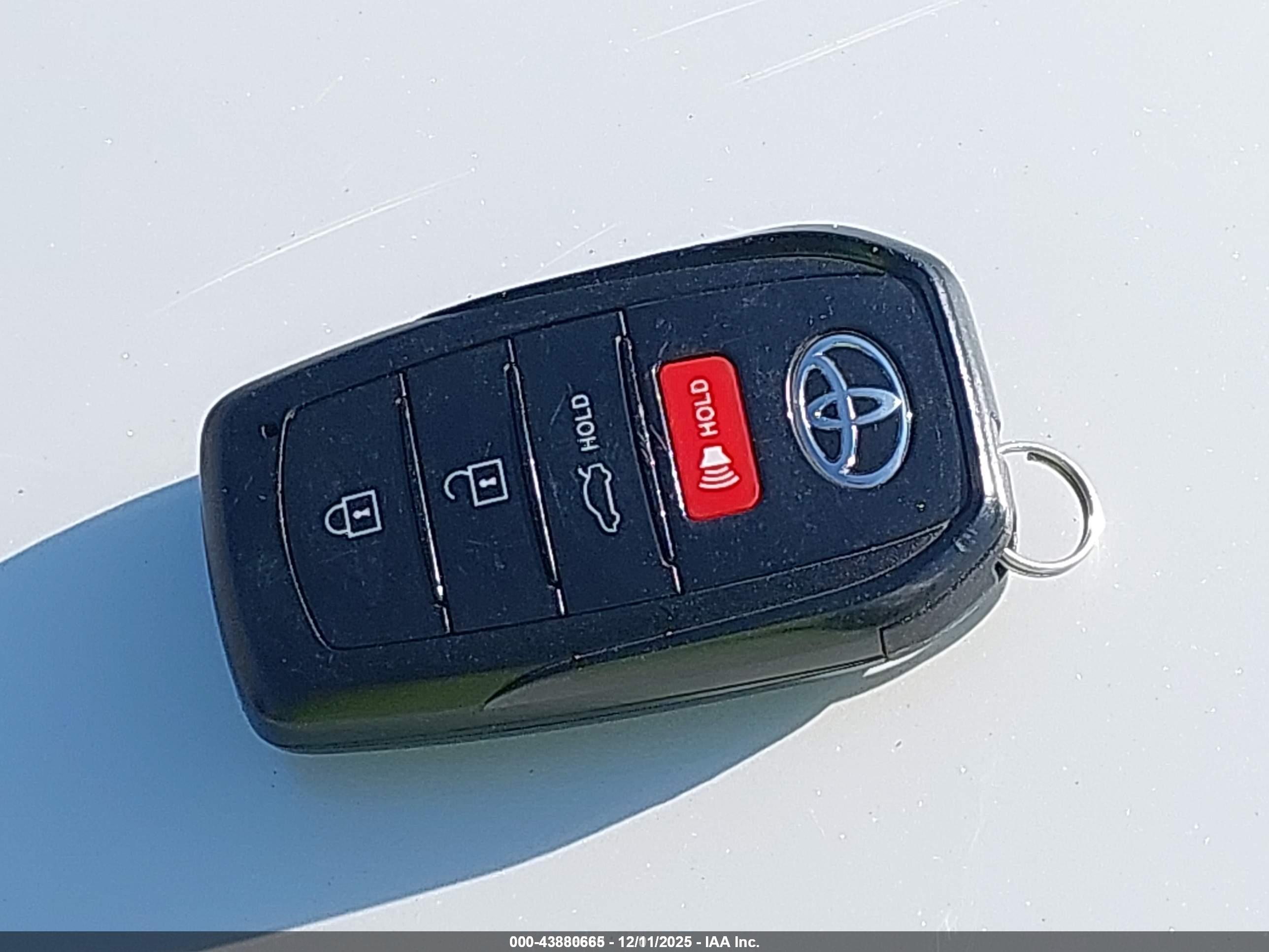 TOYOTA CAMRY image 11