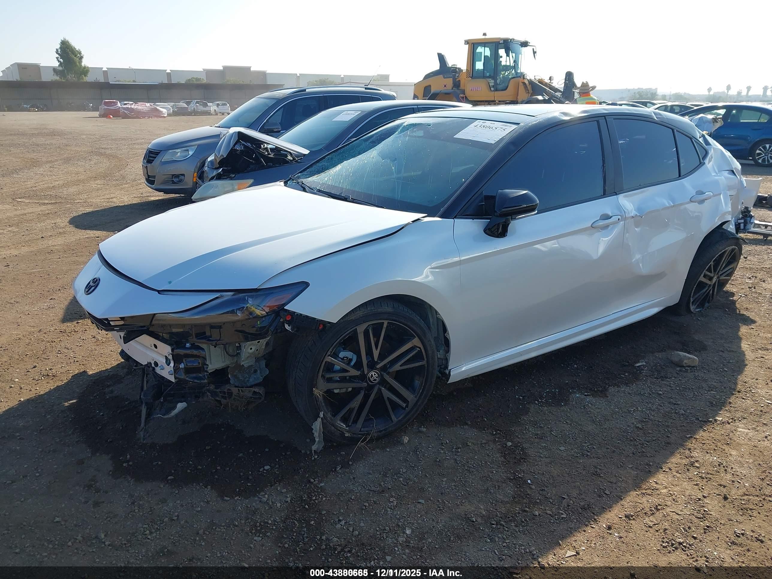 TOYOTA CAMRY image 2