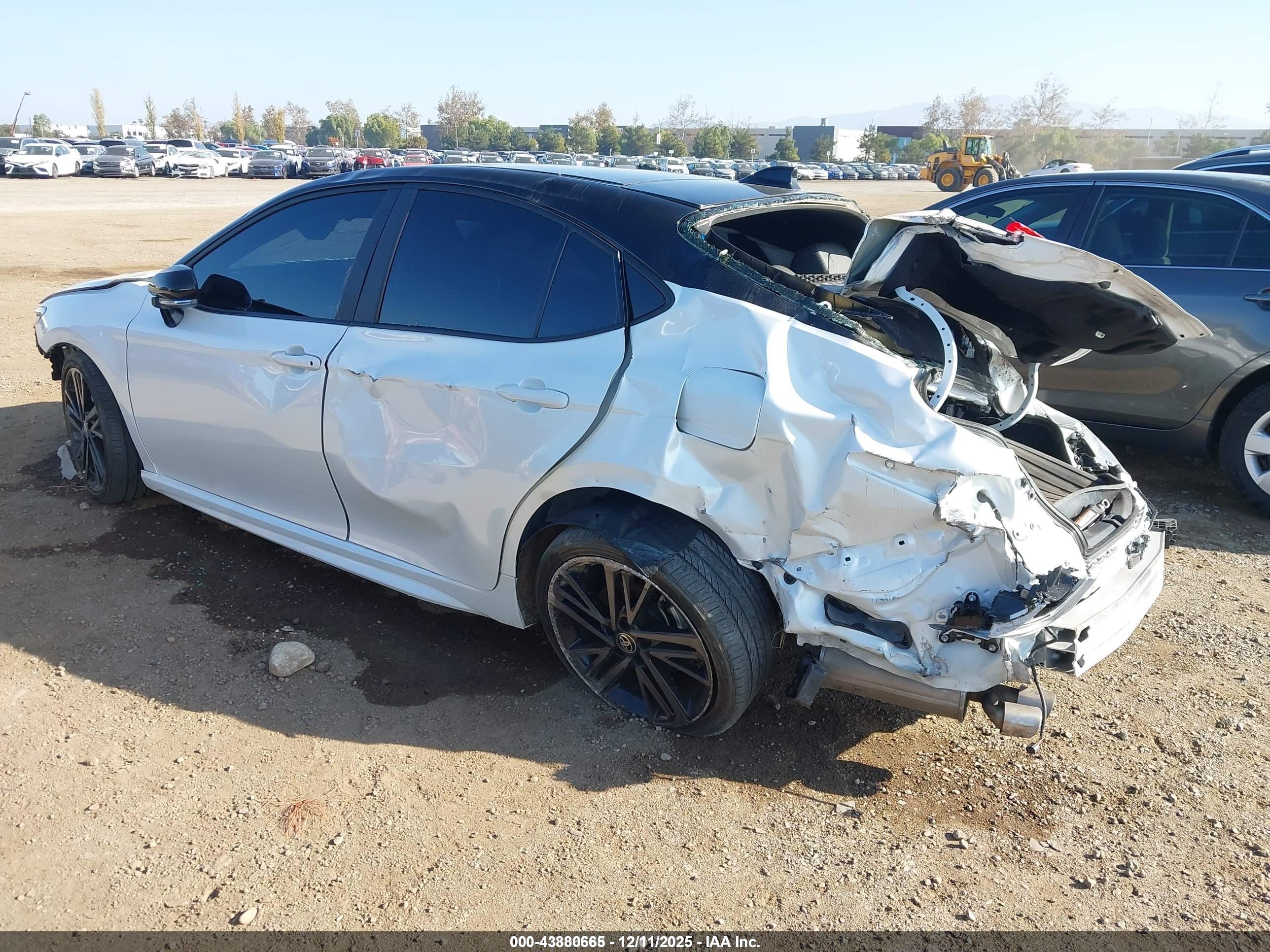 TOYOTA CAMRY image 3