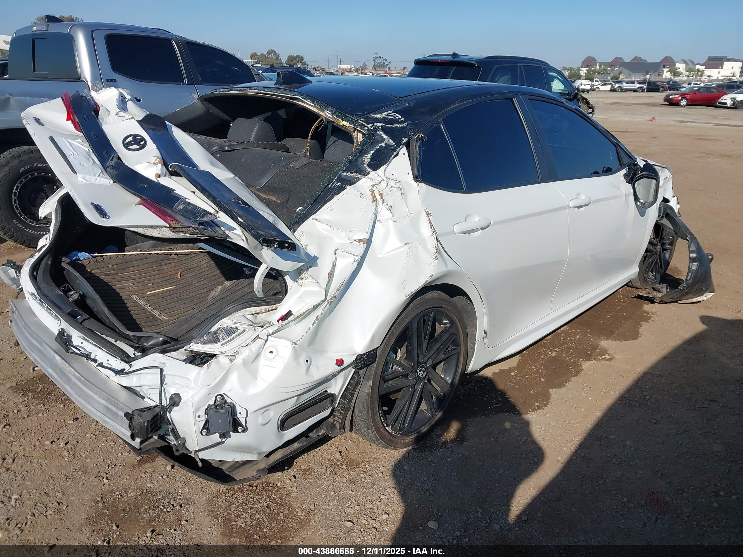 TOYOTA CAMRY image 4