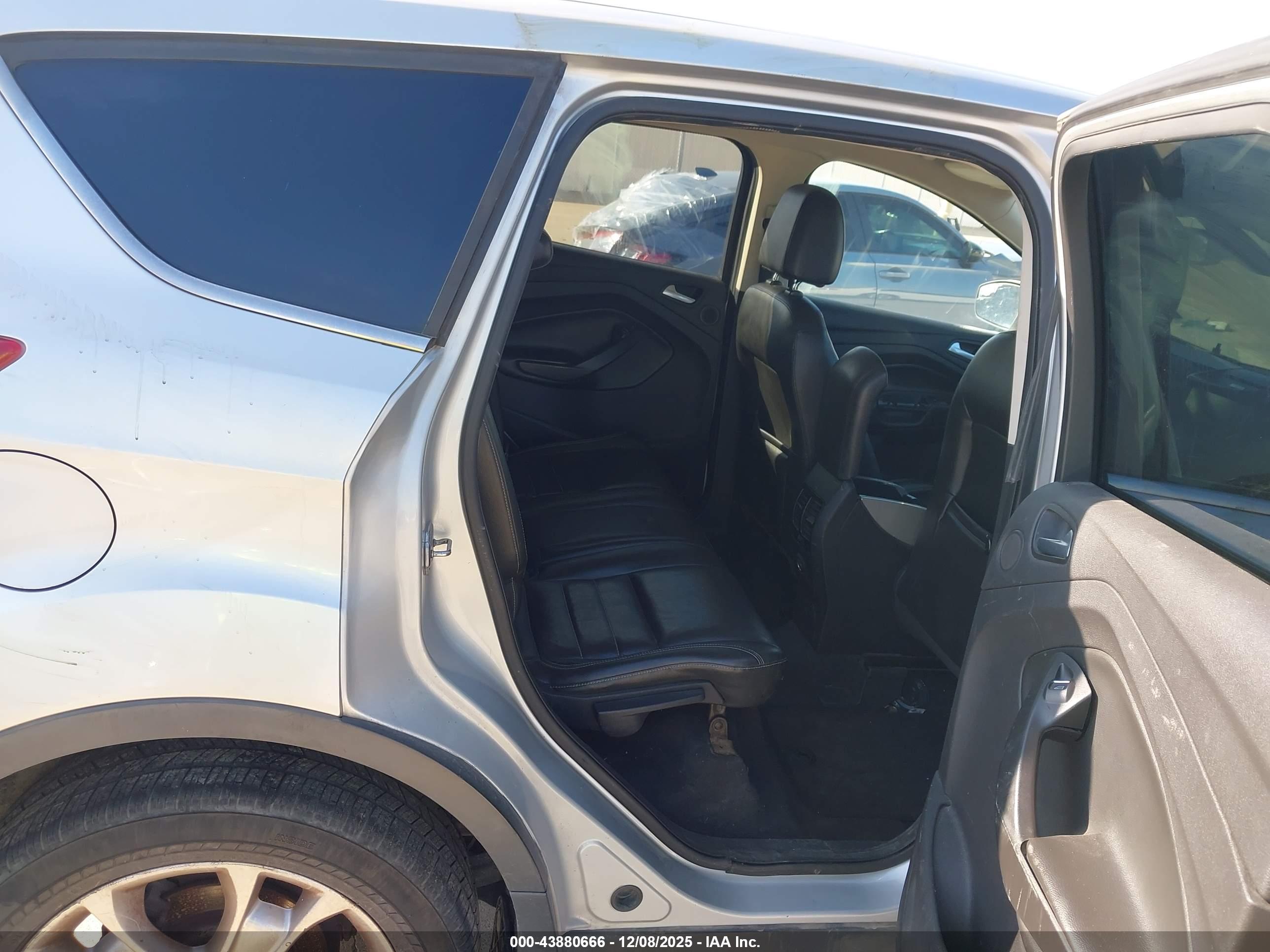 FORD ESCAPE image 8