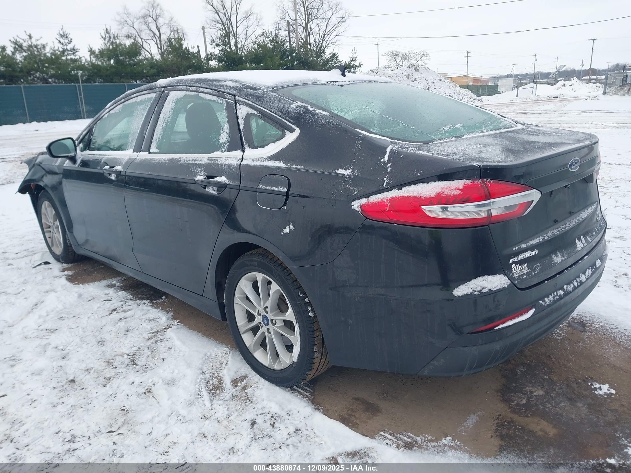 FORD FUSION image 3