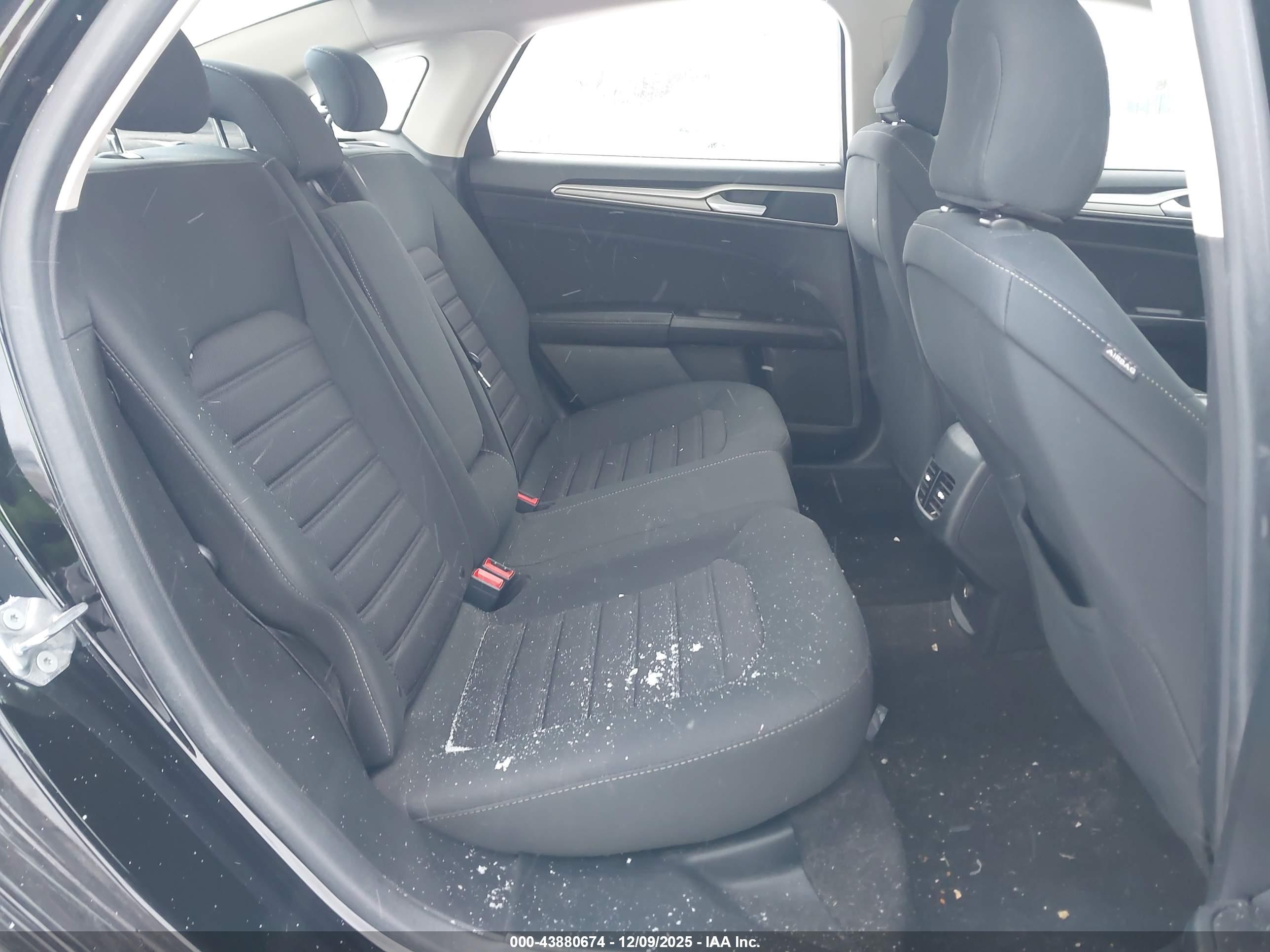 FORD FUSION image 8