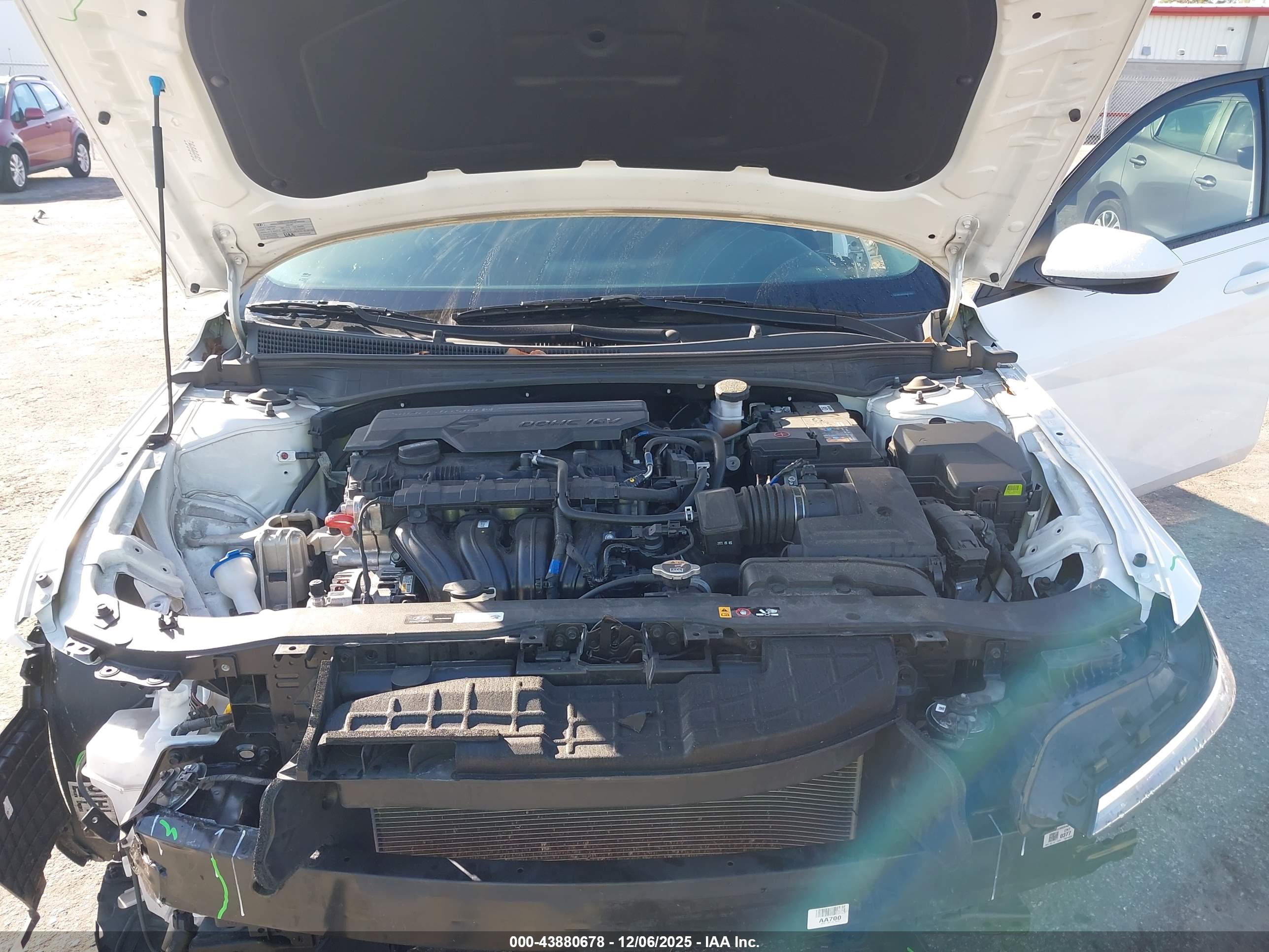 HYUNDAI ELANTRA image 10