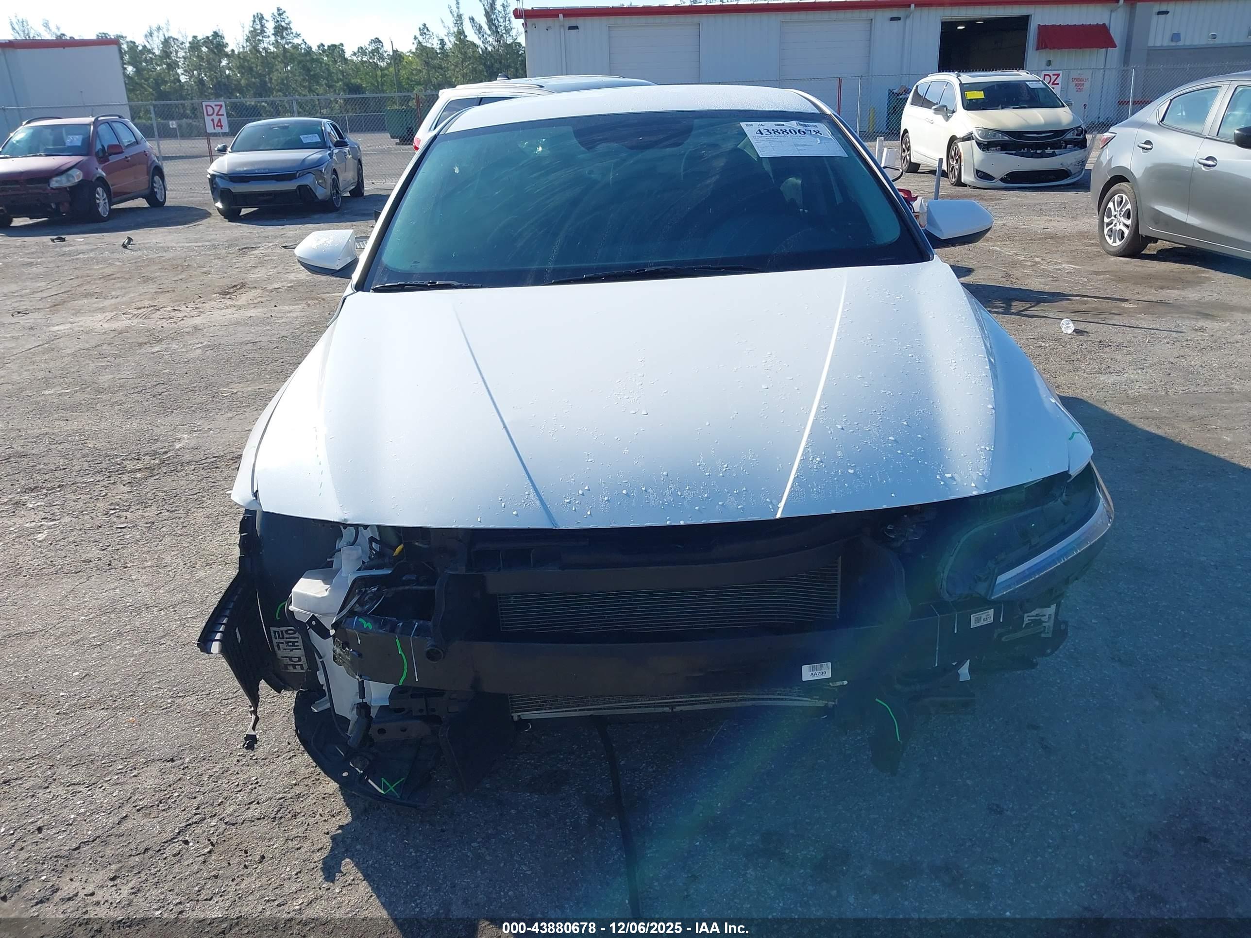HYUNDAI ELANTRA image 6