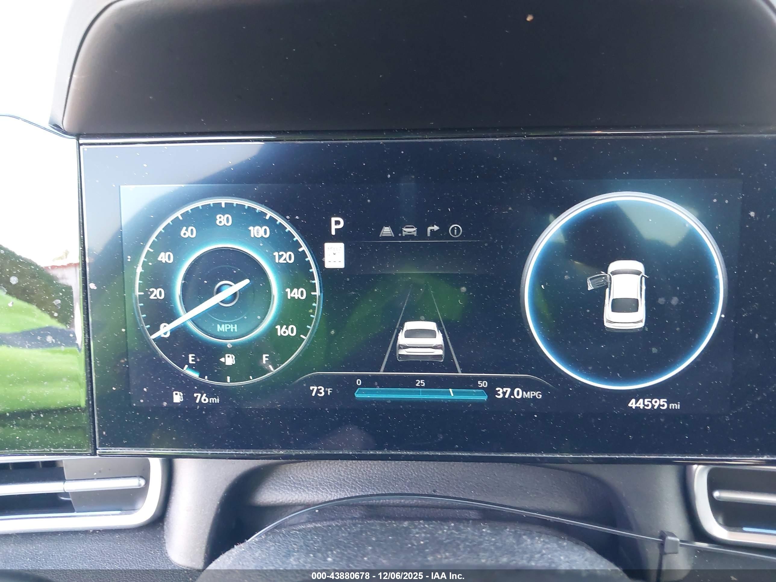 HYUNDAI ELANTRA image 7