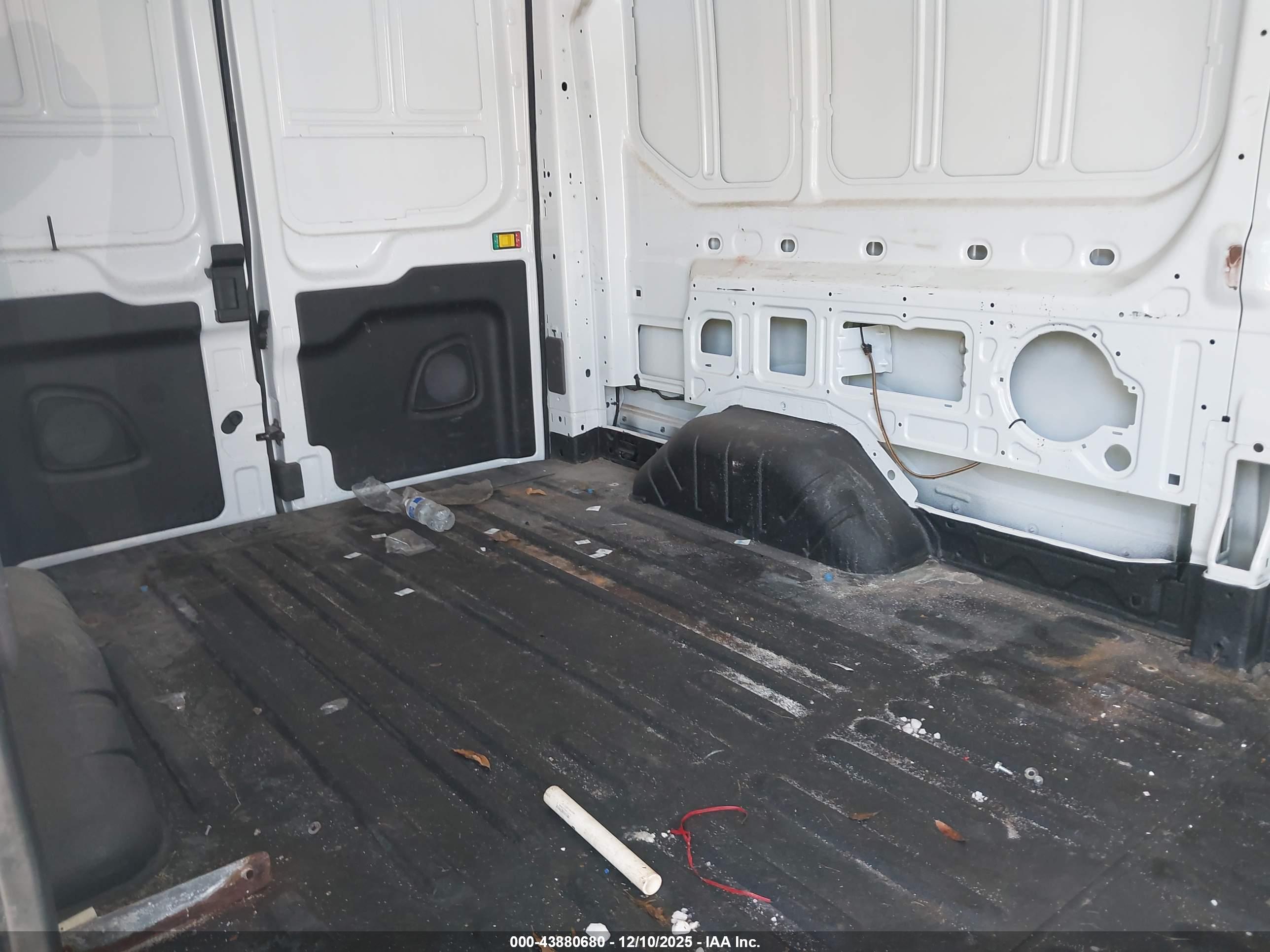 FORD TRANSIT-350 image 8