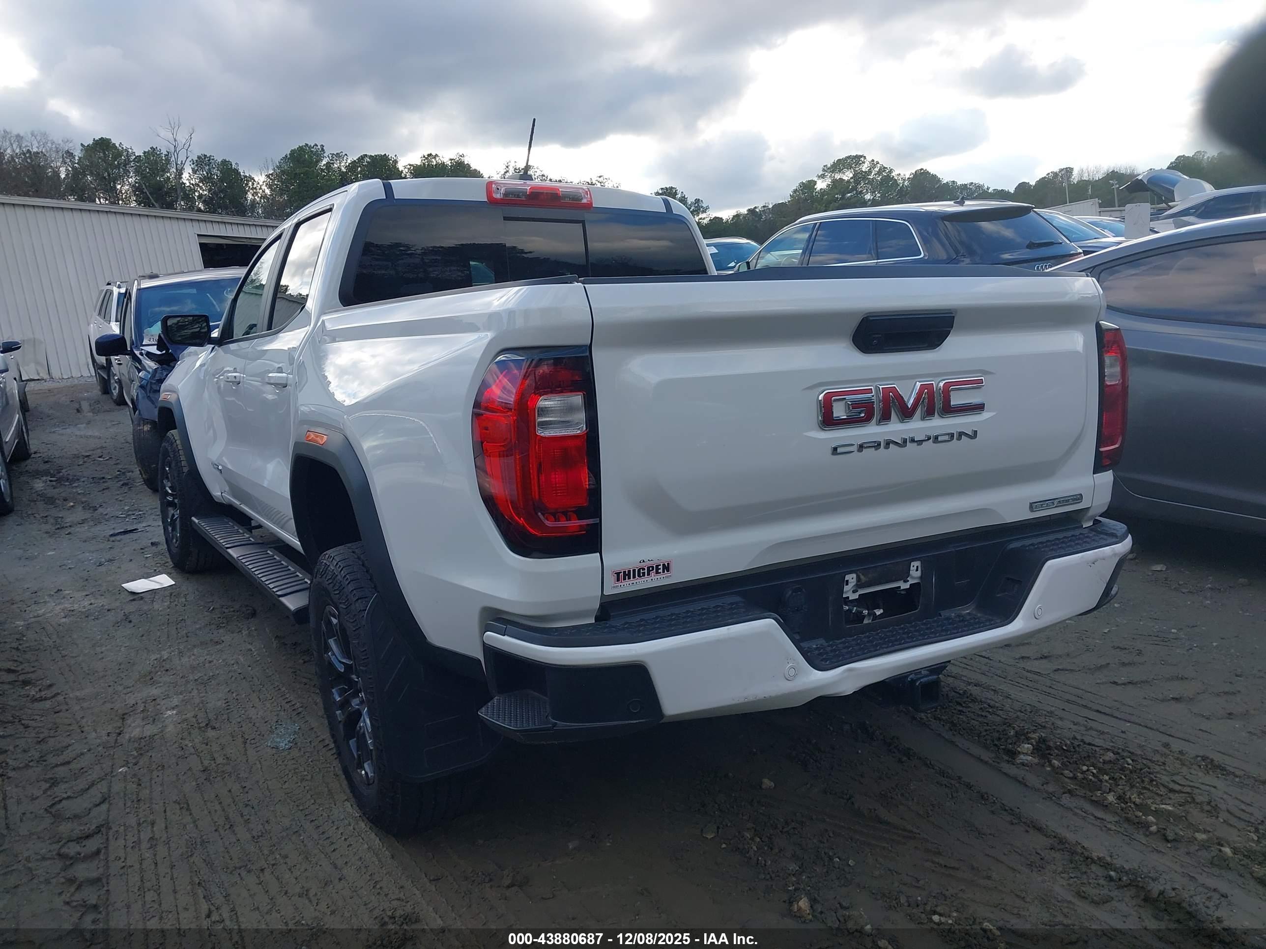 GMC CANYON image 3