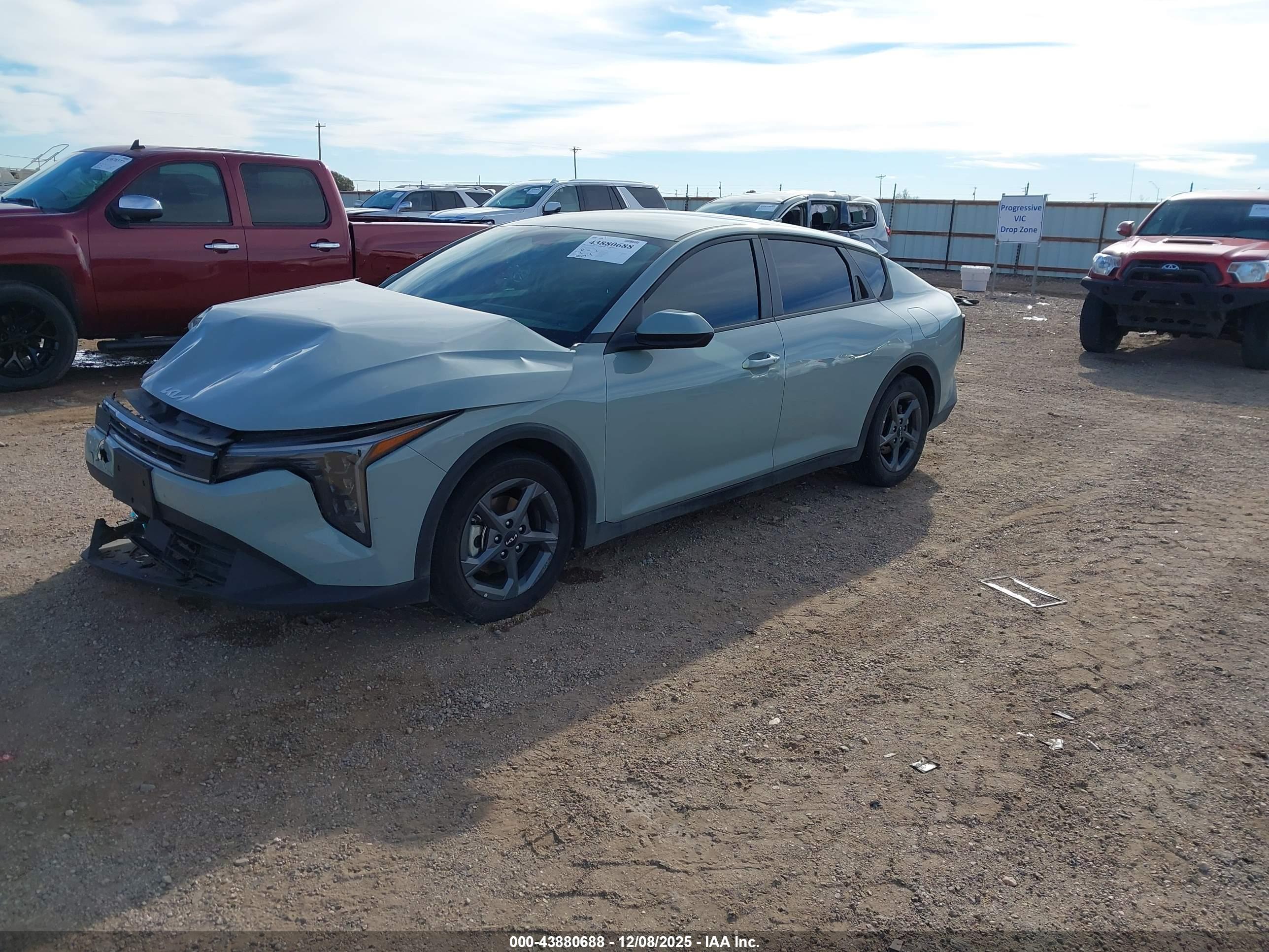 KIA K4 image 2