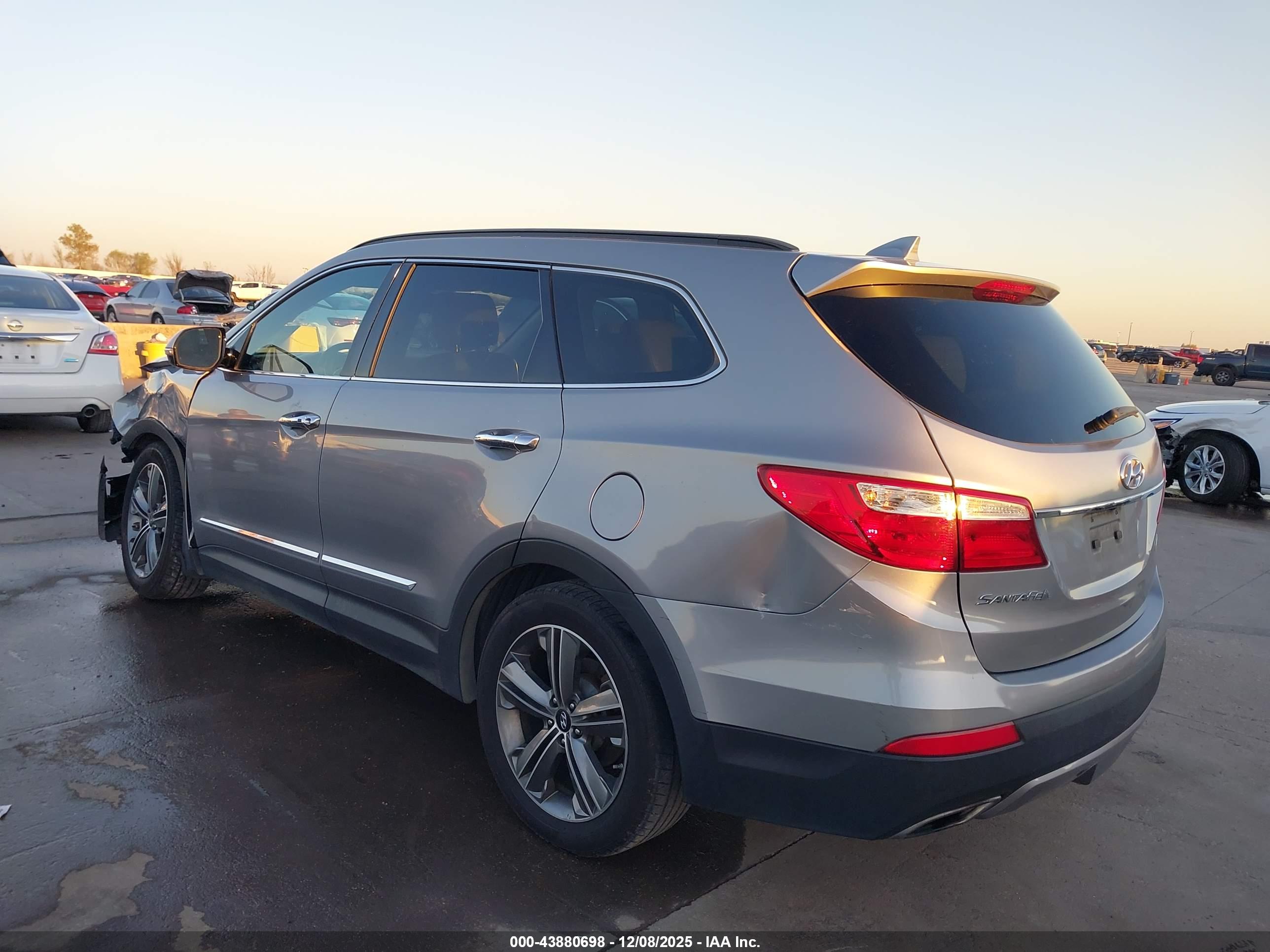 HYUNDAI SANTA image 3