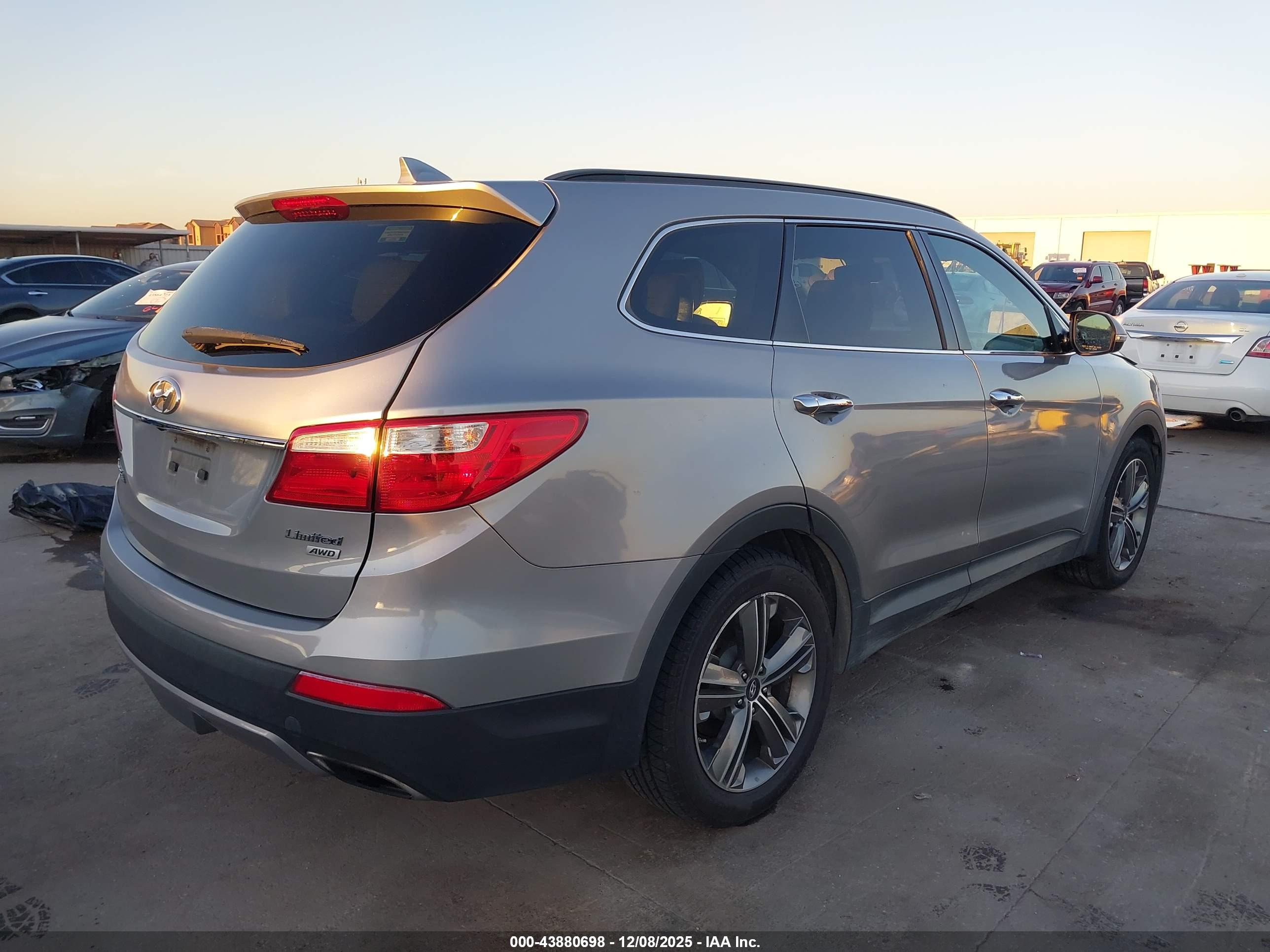 HYUNDAI SANTA image 4