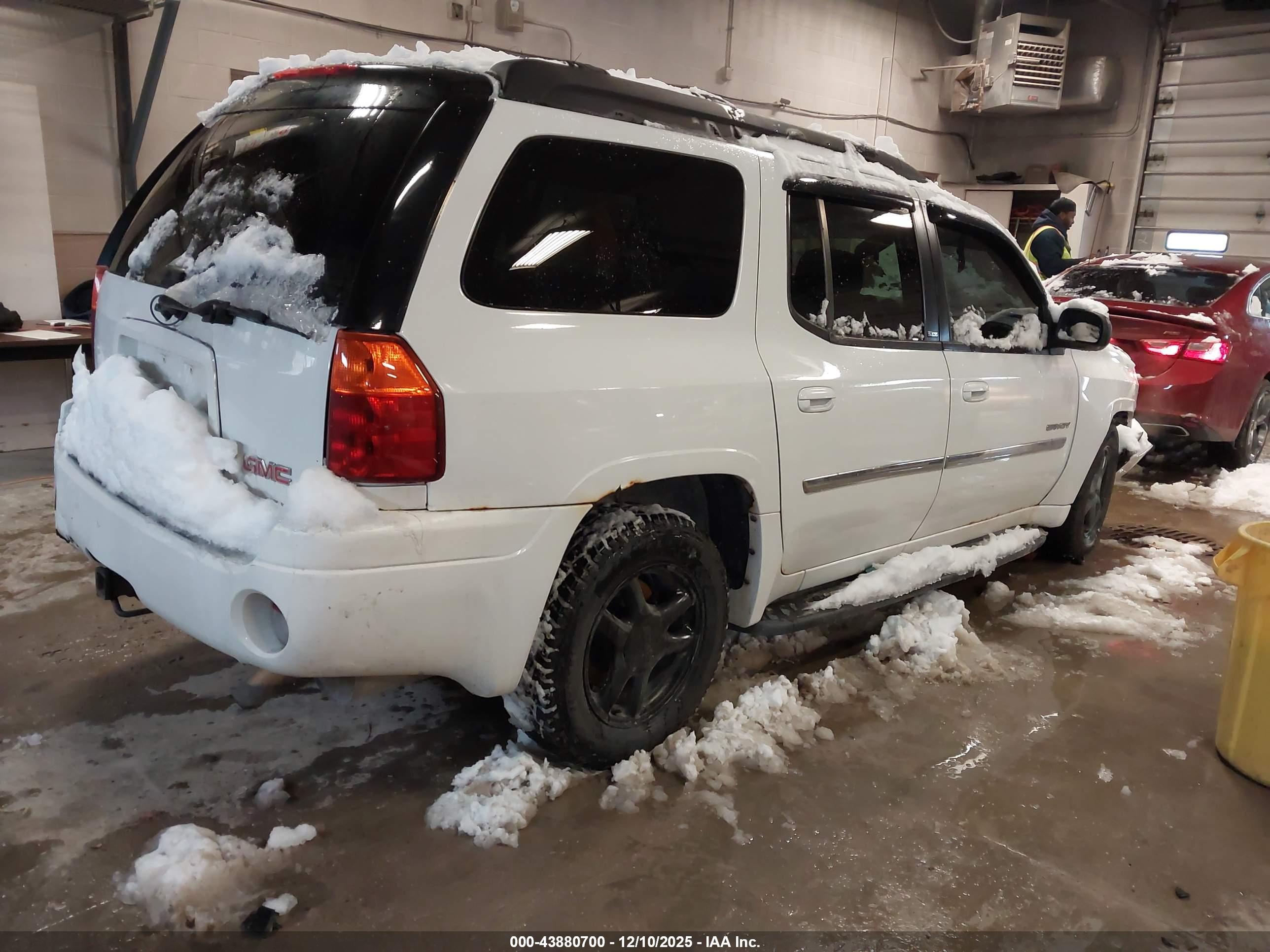 GMC ENVOY image 4