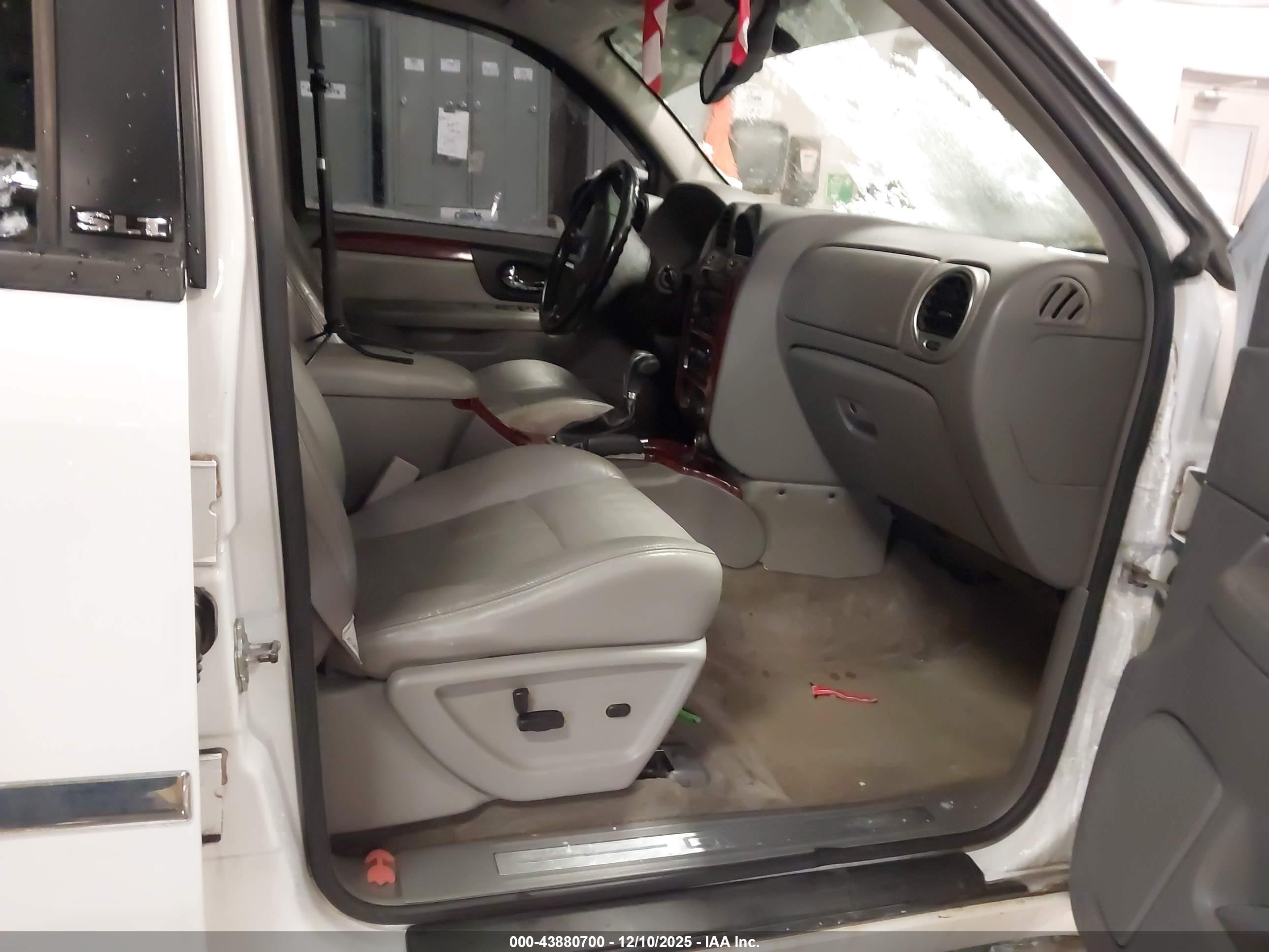 GMC ENVOY image 5