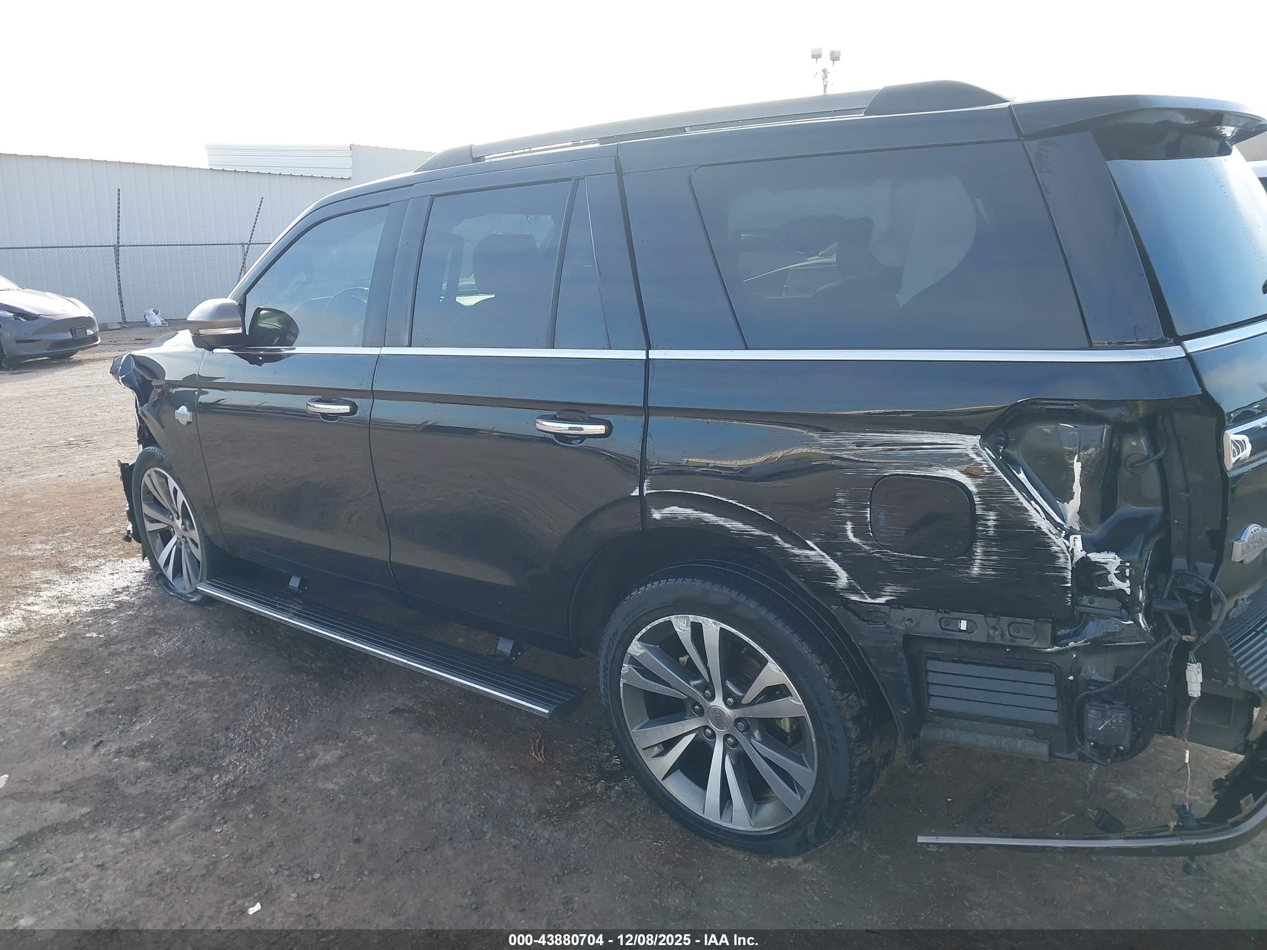 FORD EXPEDITION image 6