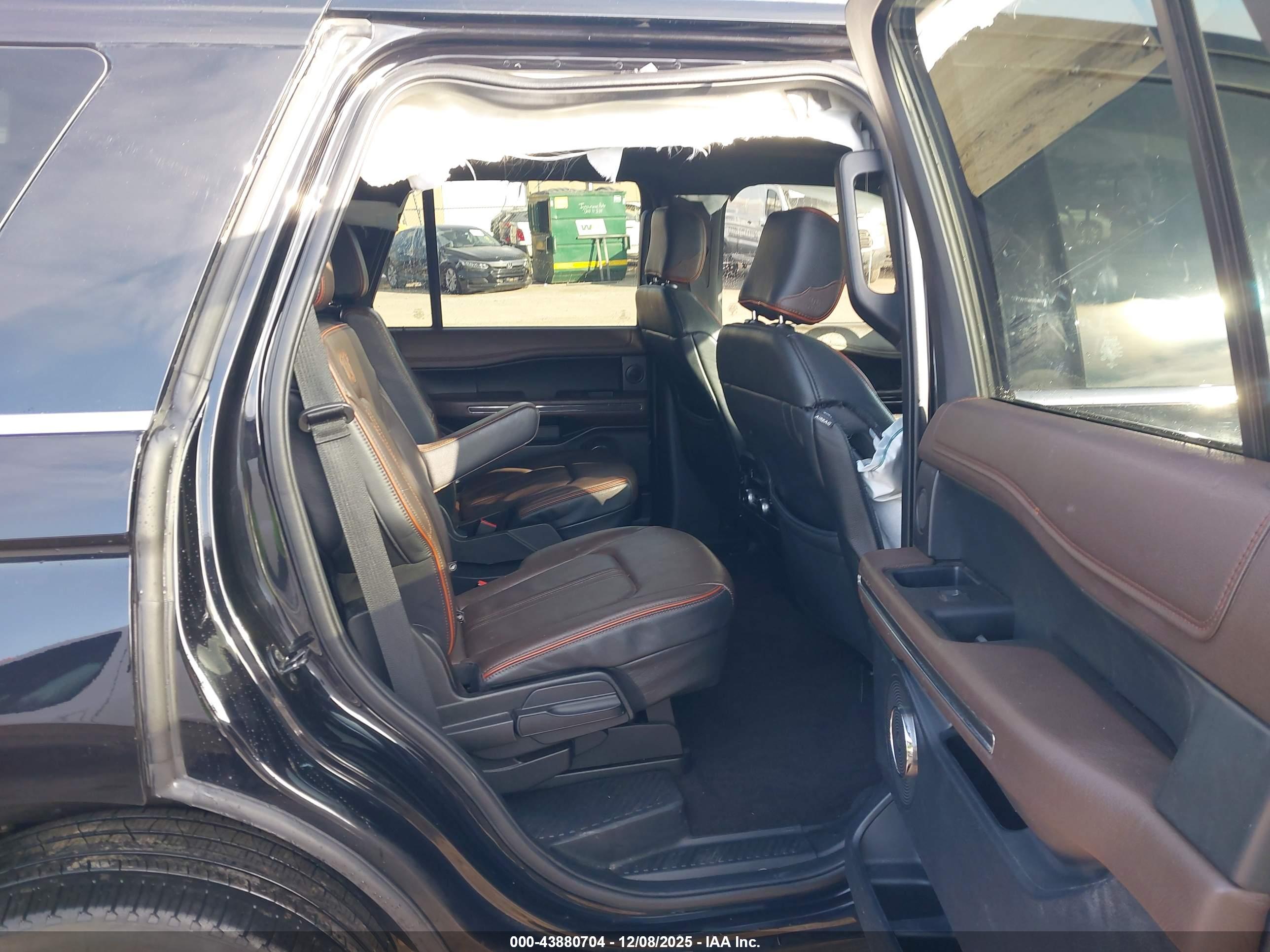 FORD EXPEDITION image 8