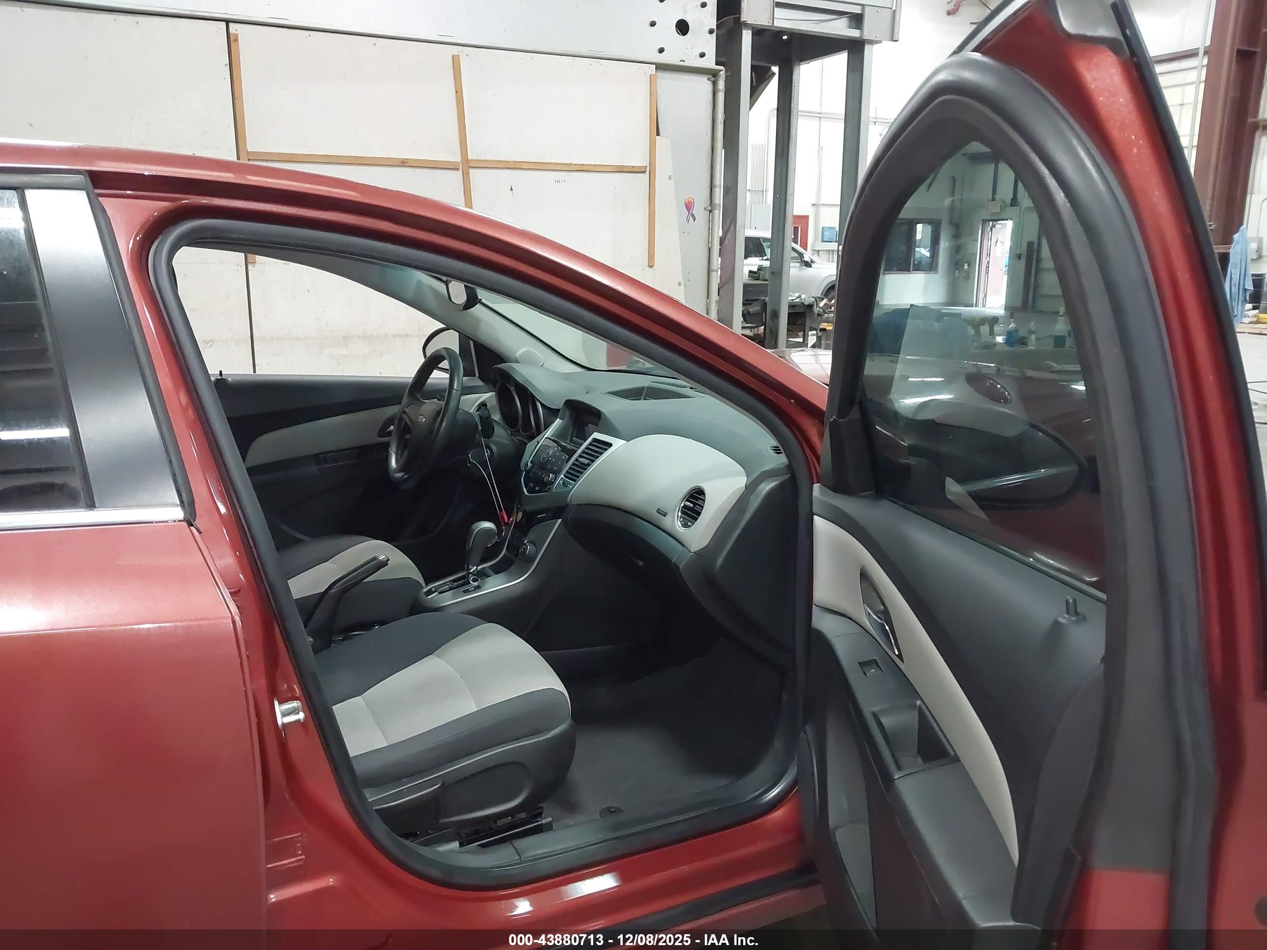 CHEVROLET CRUZE image 5