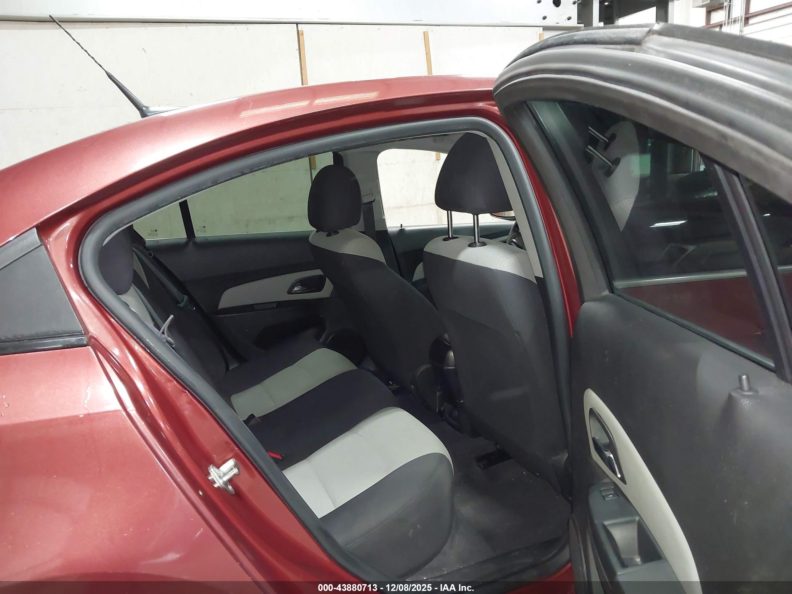 CHEVROLET CRUZE image 8