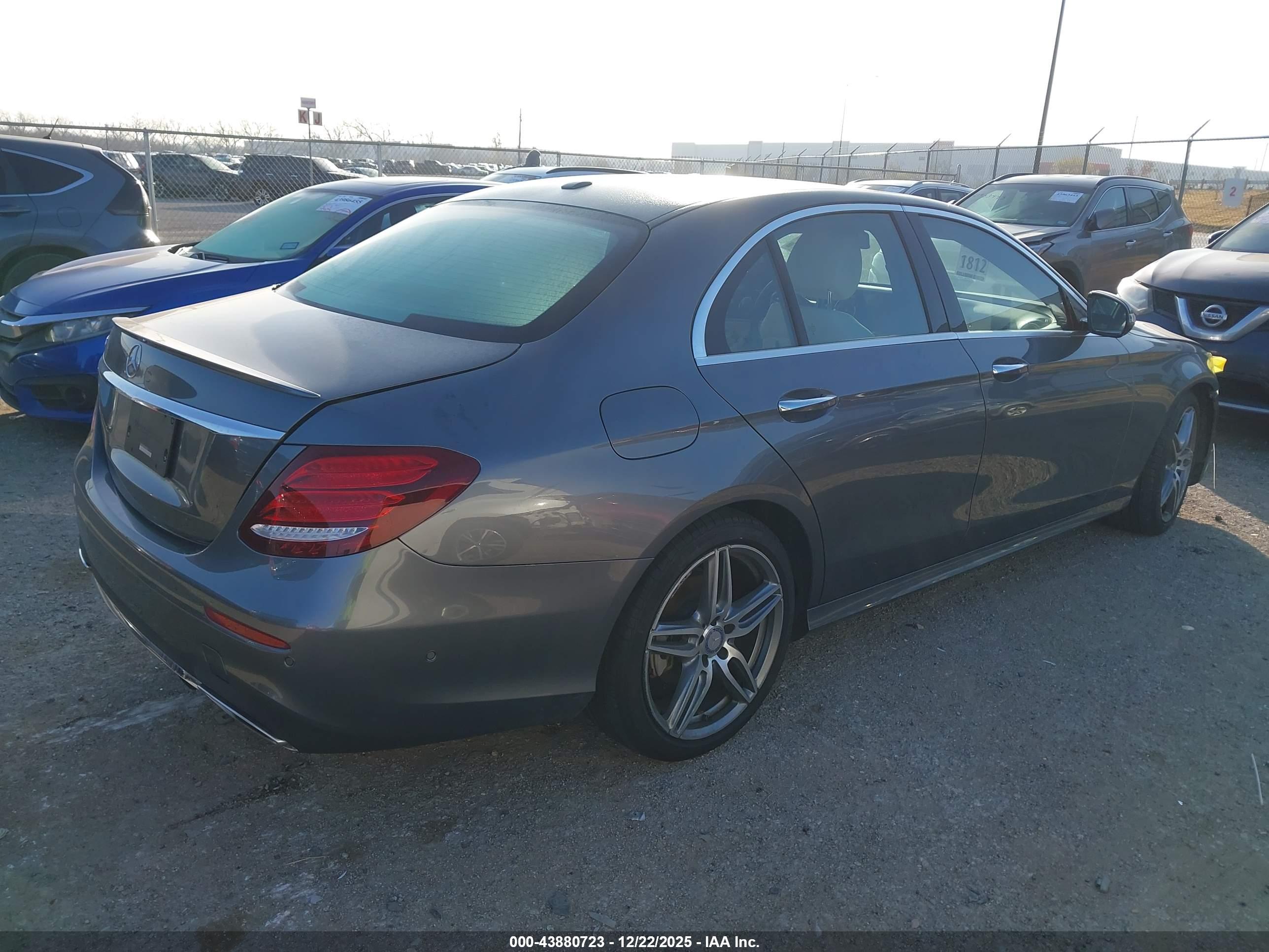 MERCEDES-BENZ E image 4