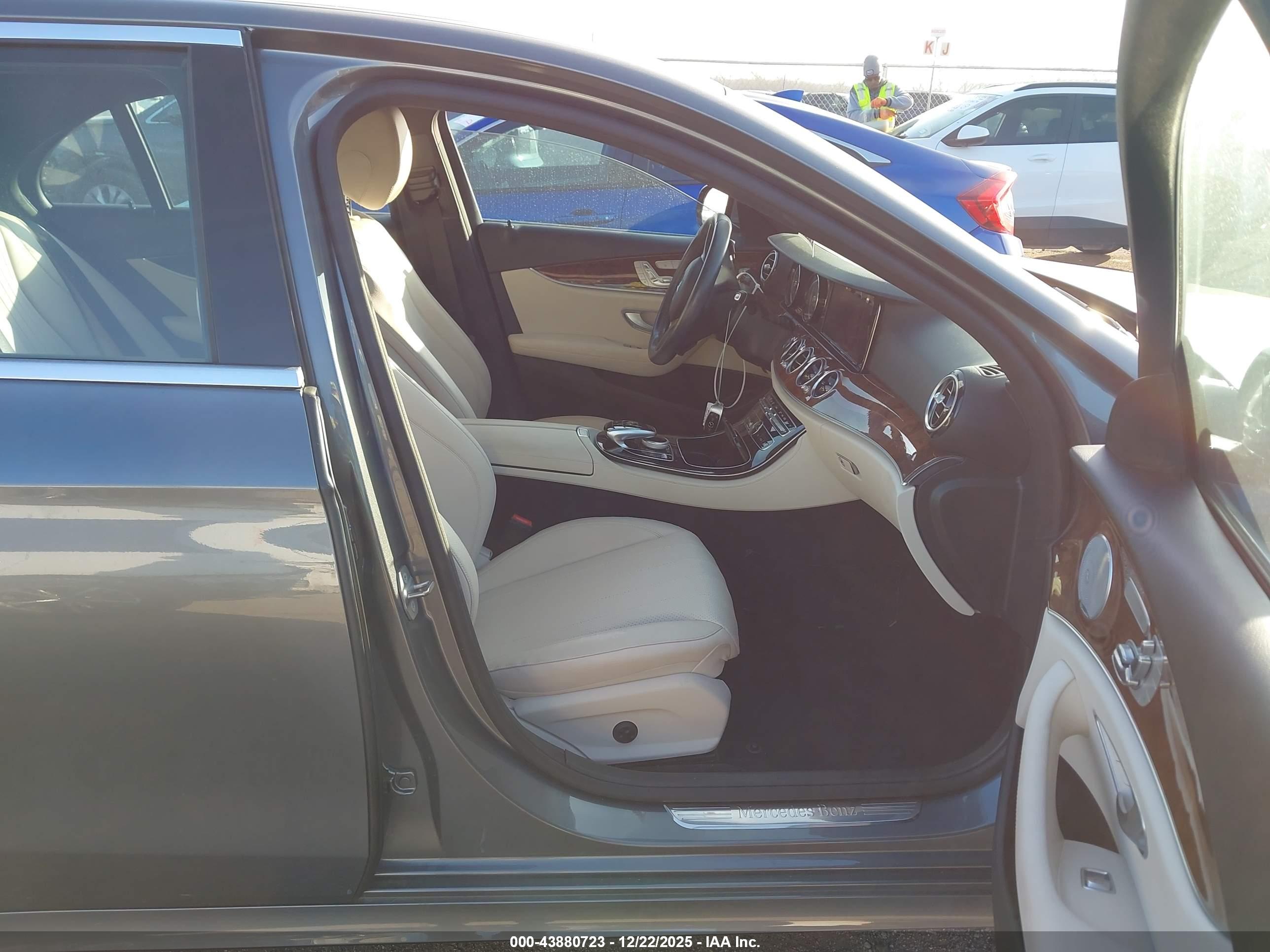 MERCEDES-BENZ E image 5