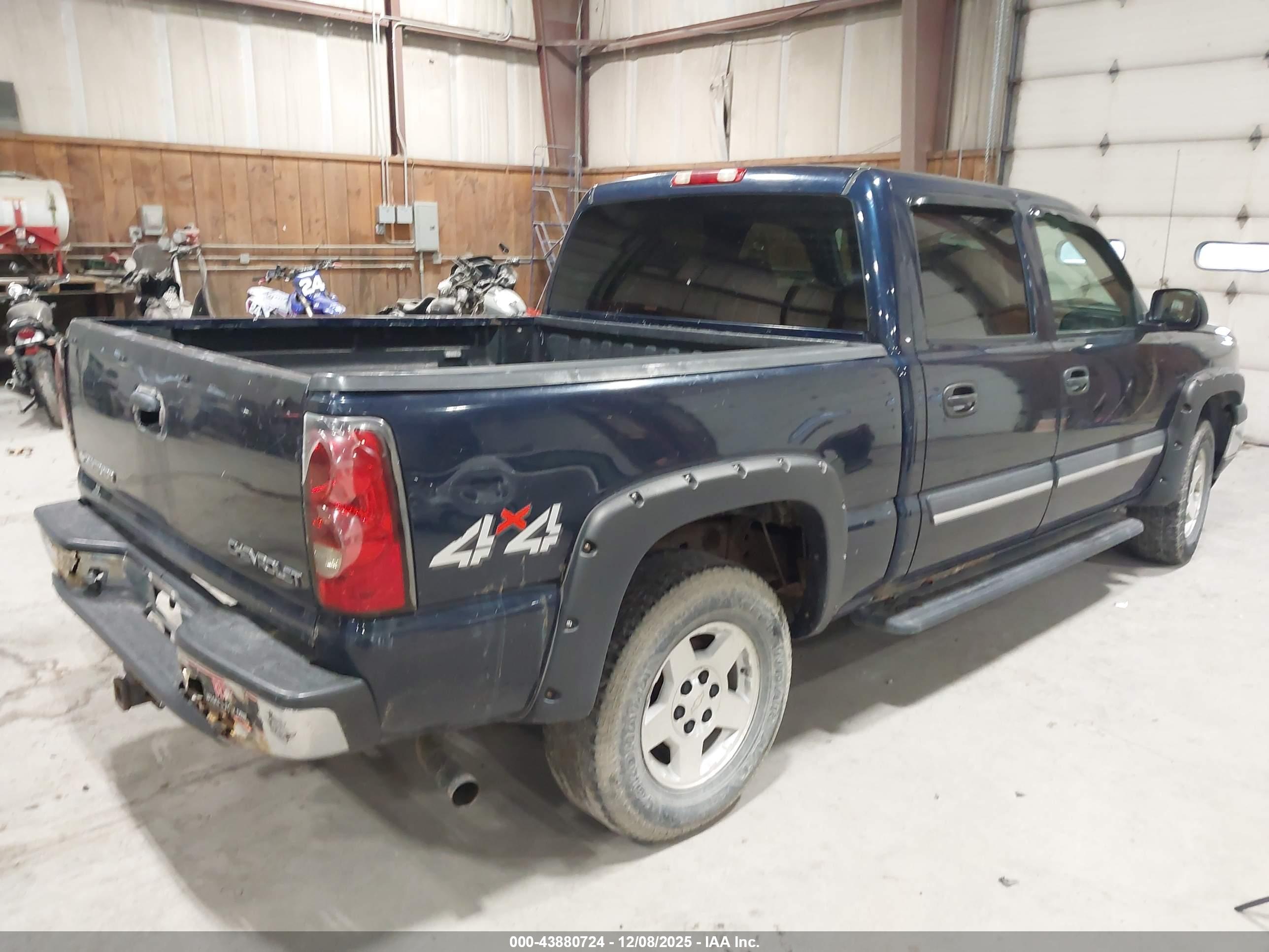 CHEVROLET SILVERADO image 4