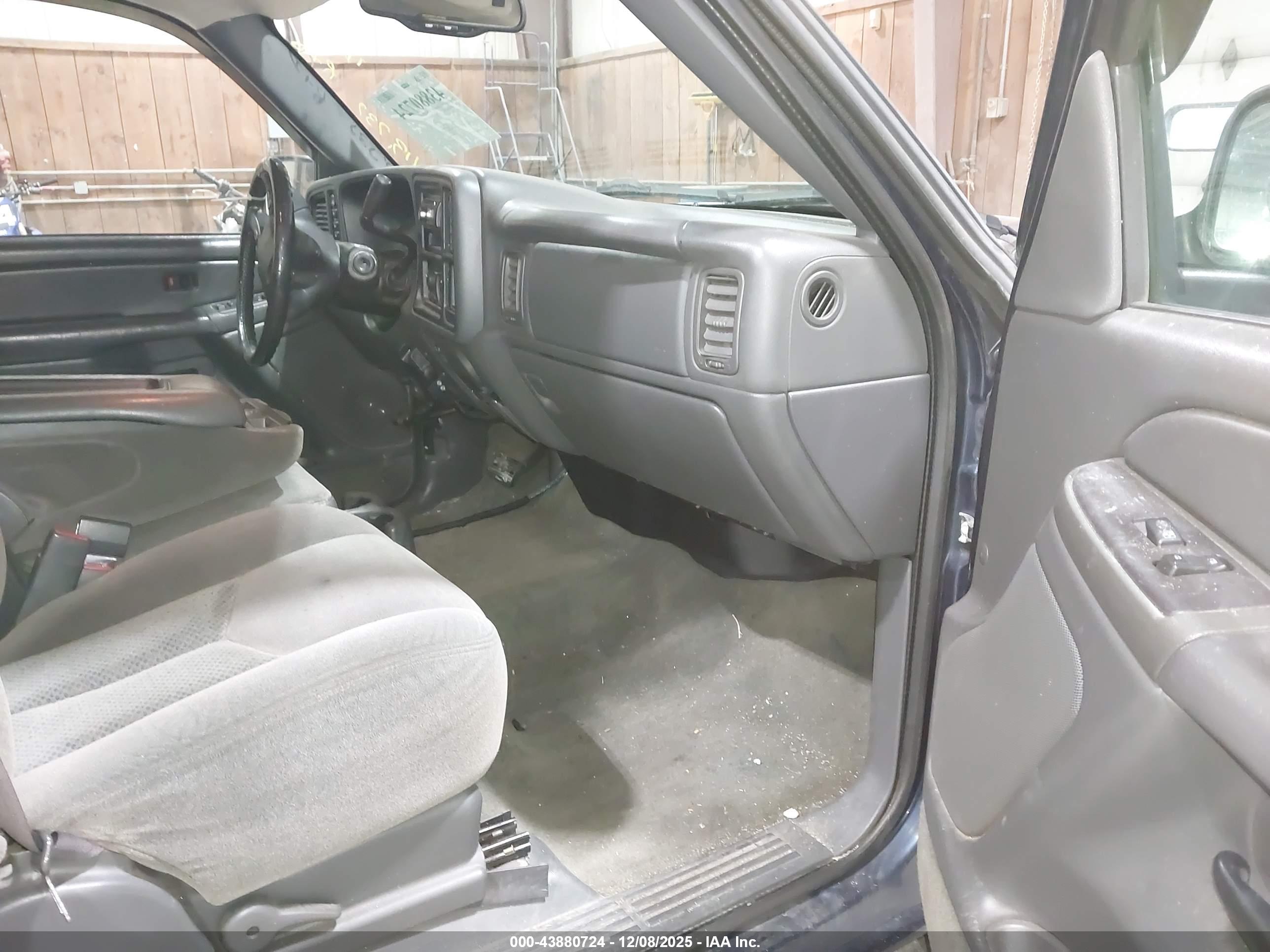 CHEVROLET SILVERADO image 5