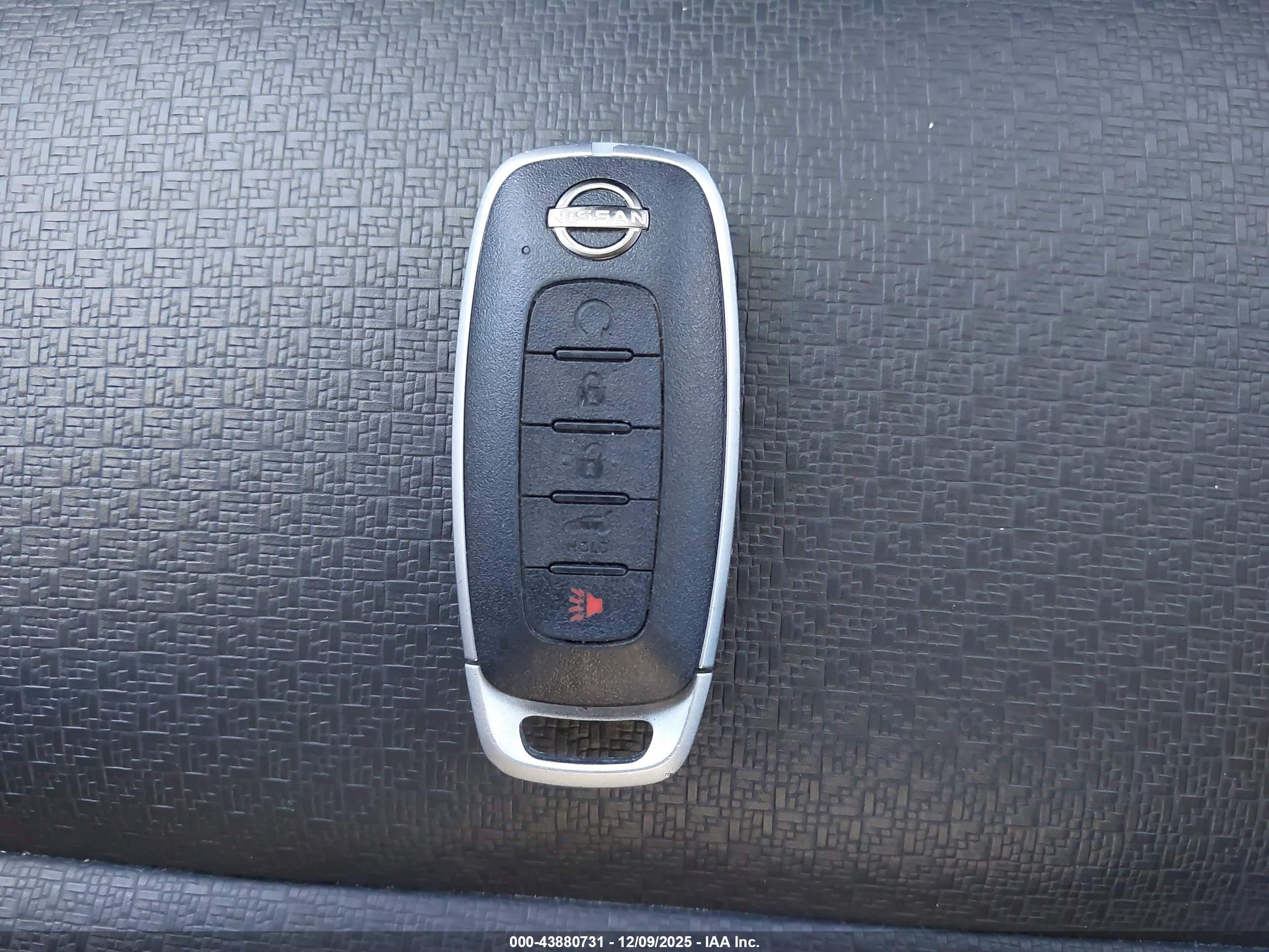 NISSAN ROGUE image 11