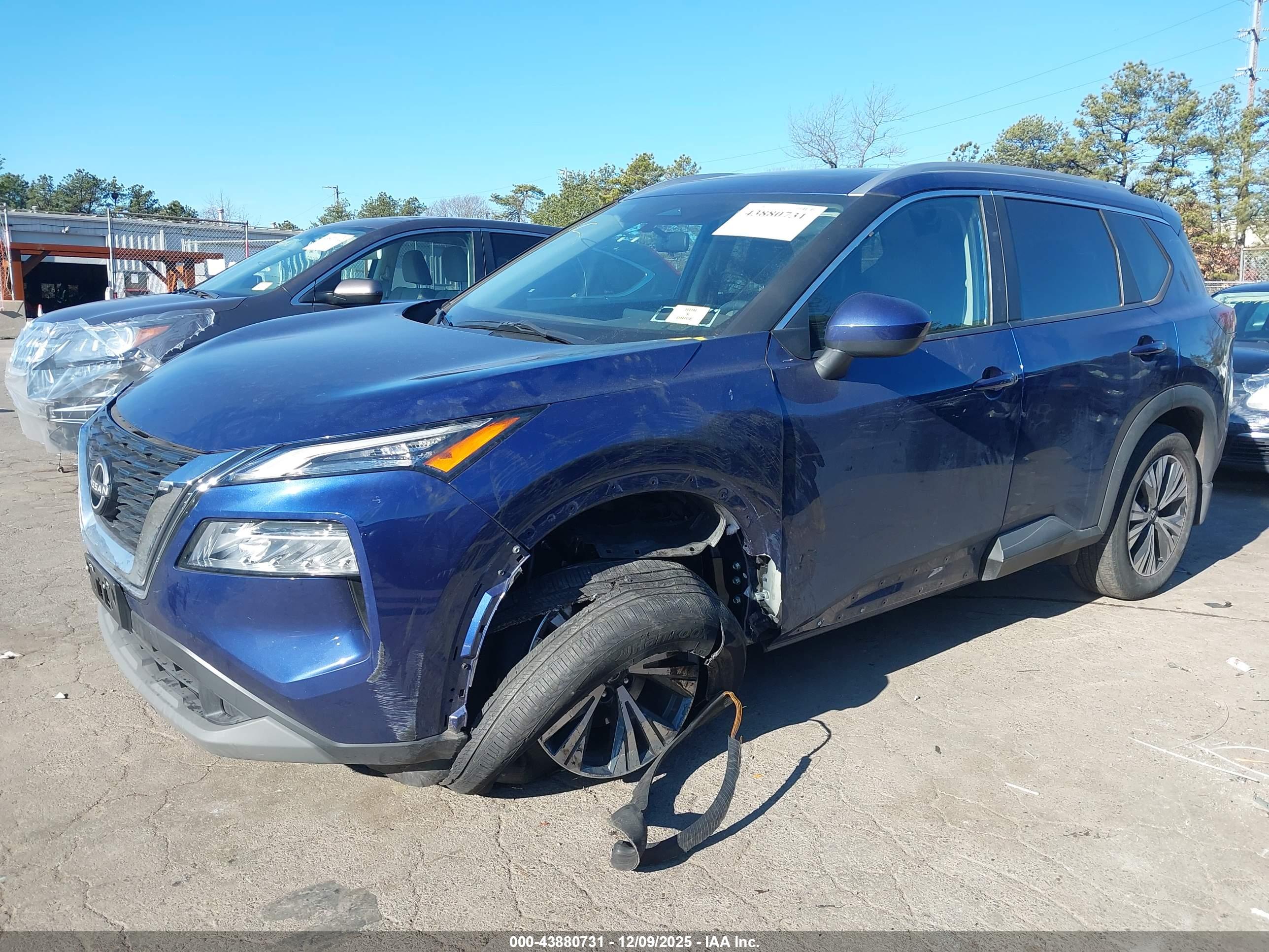 NISSAN ROGUE image 6