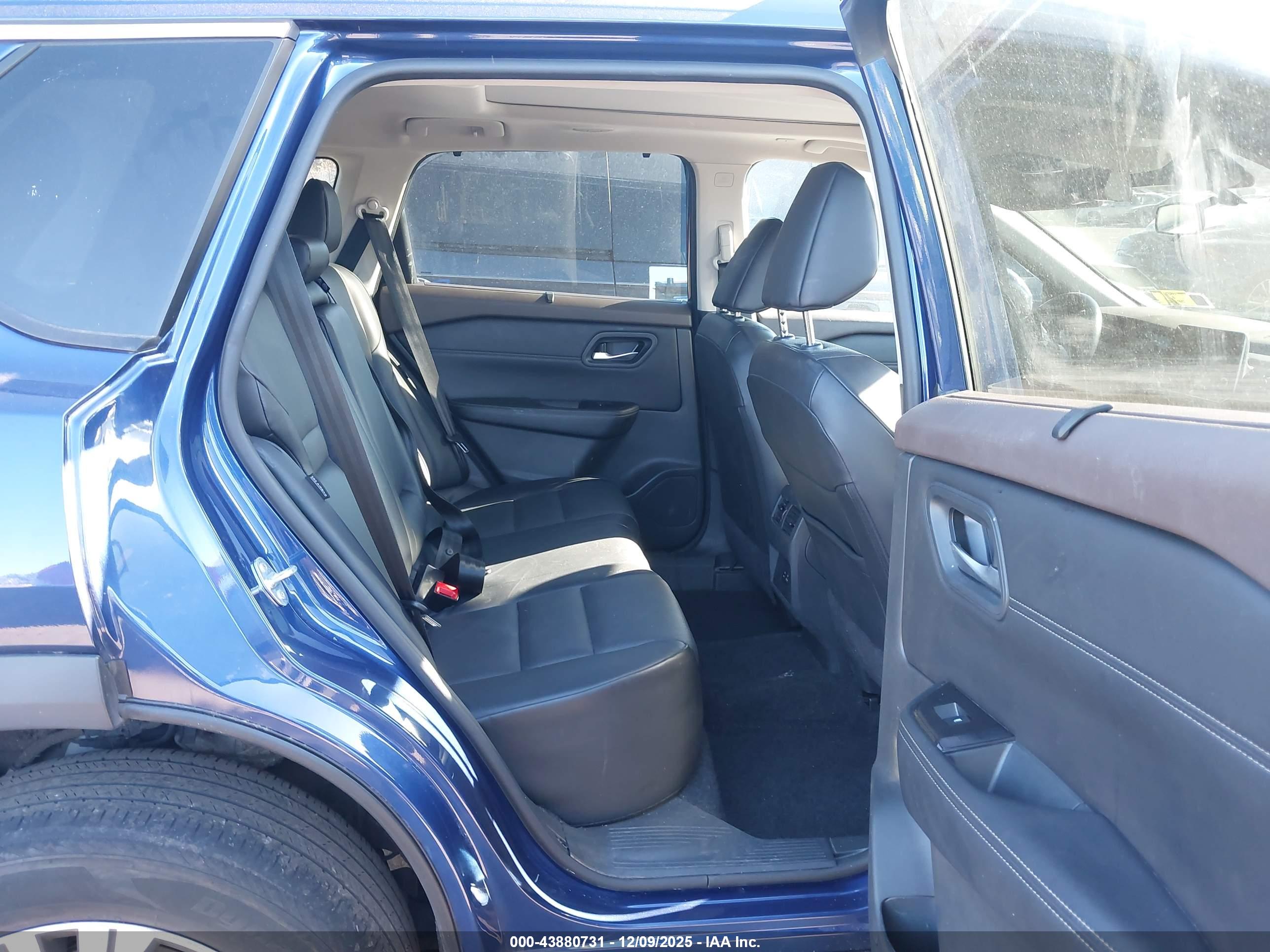 NISSAN ROGUE image 8