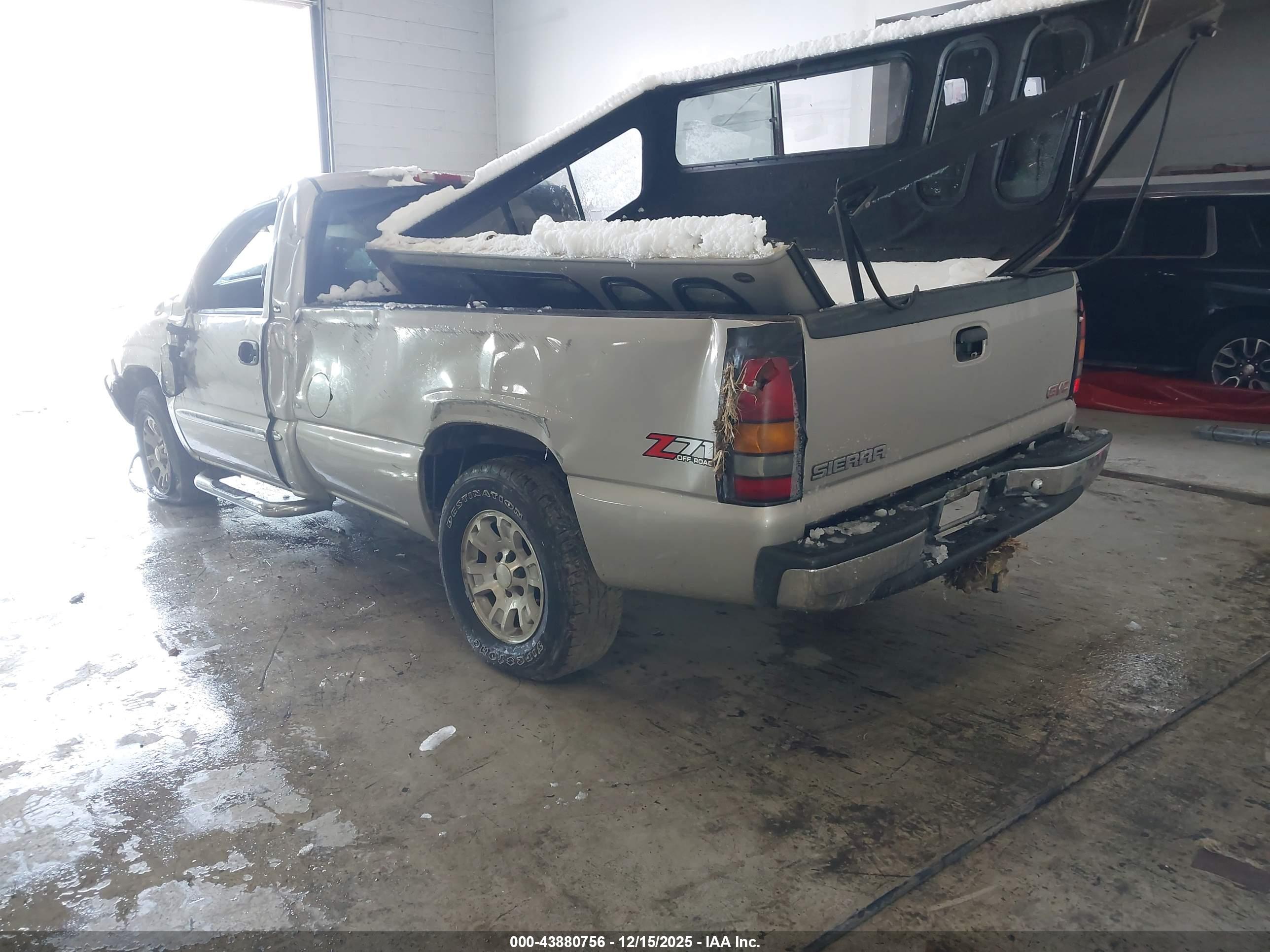 GMC SIERRA image 3