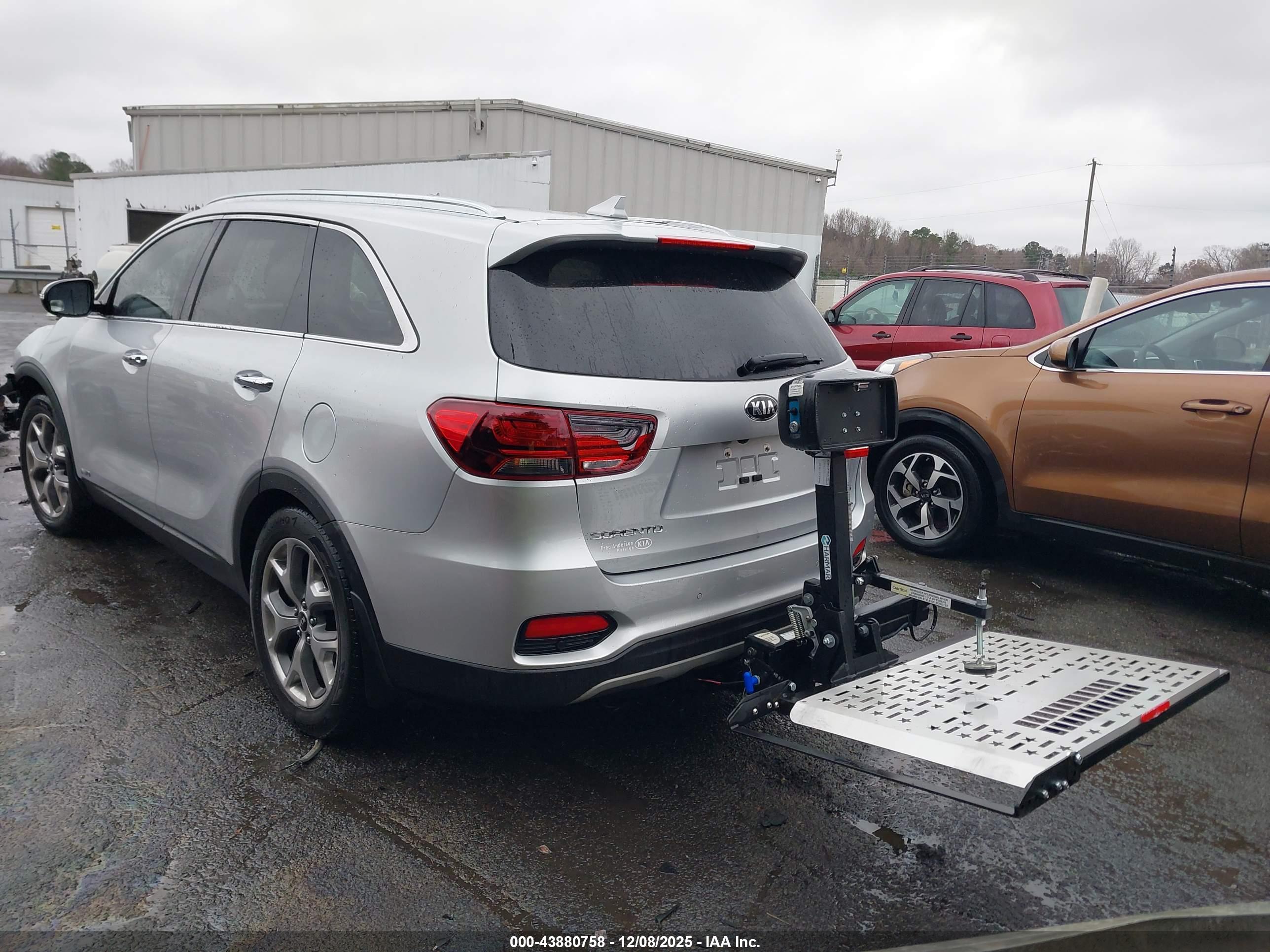 KIA SORENTO image 3