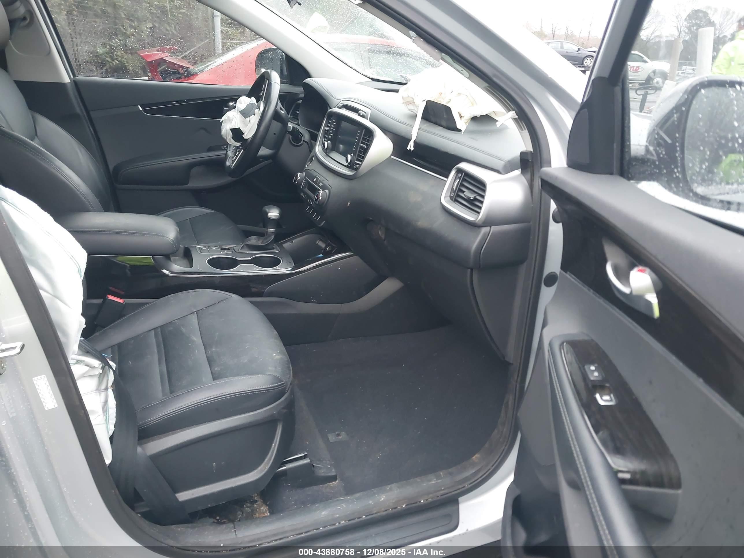 KIA SORENTO image 5