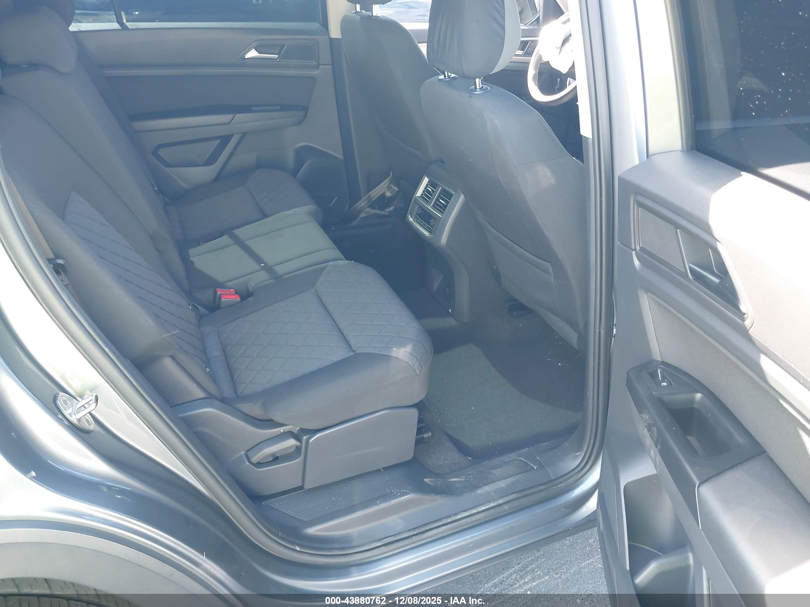 VOLKSWAGEN ATLAS image 8
