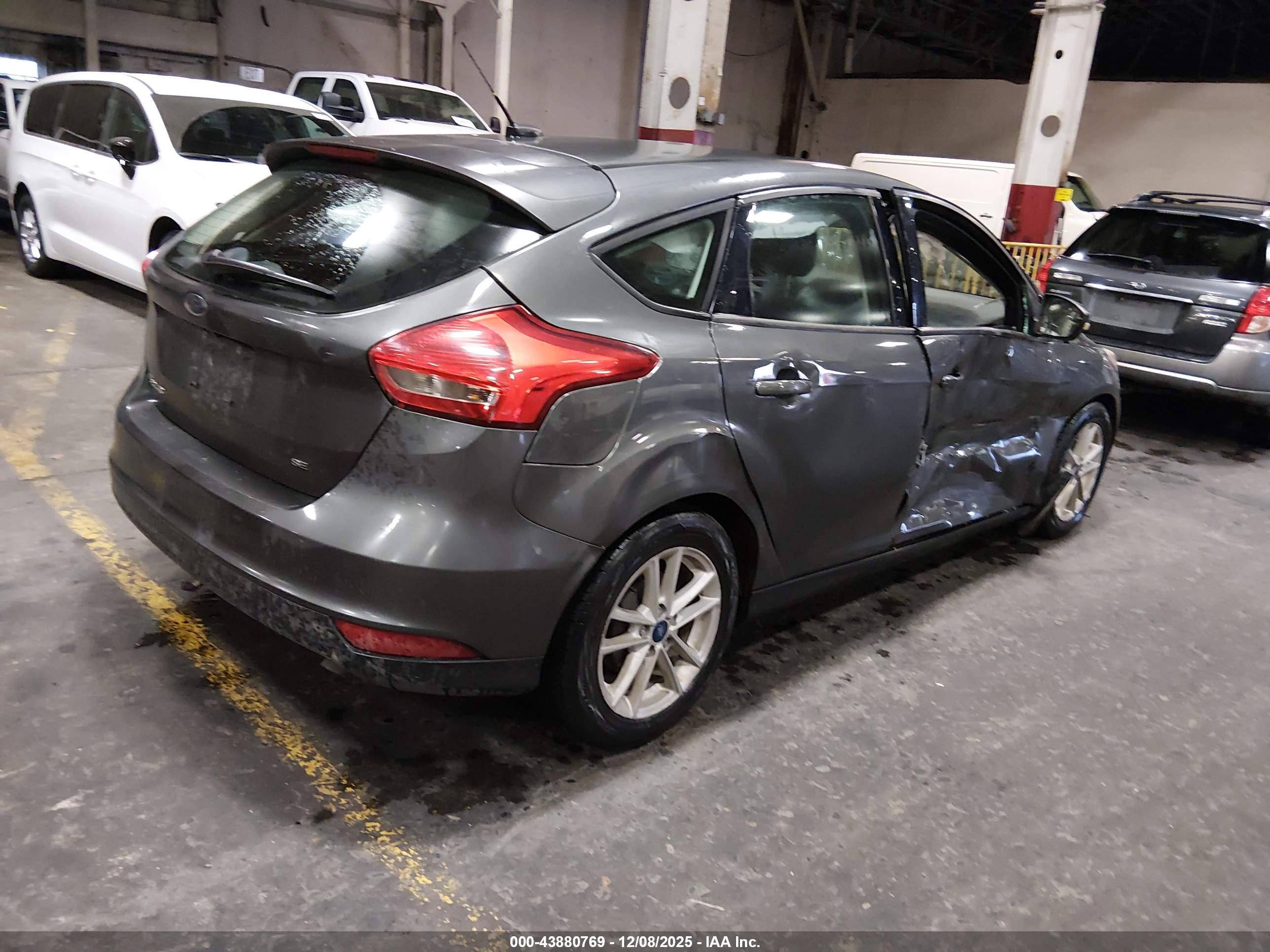FORD FOCUS image 4
