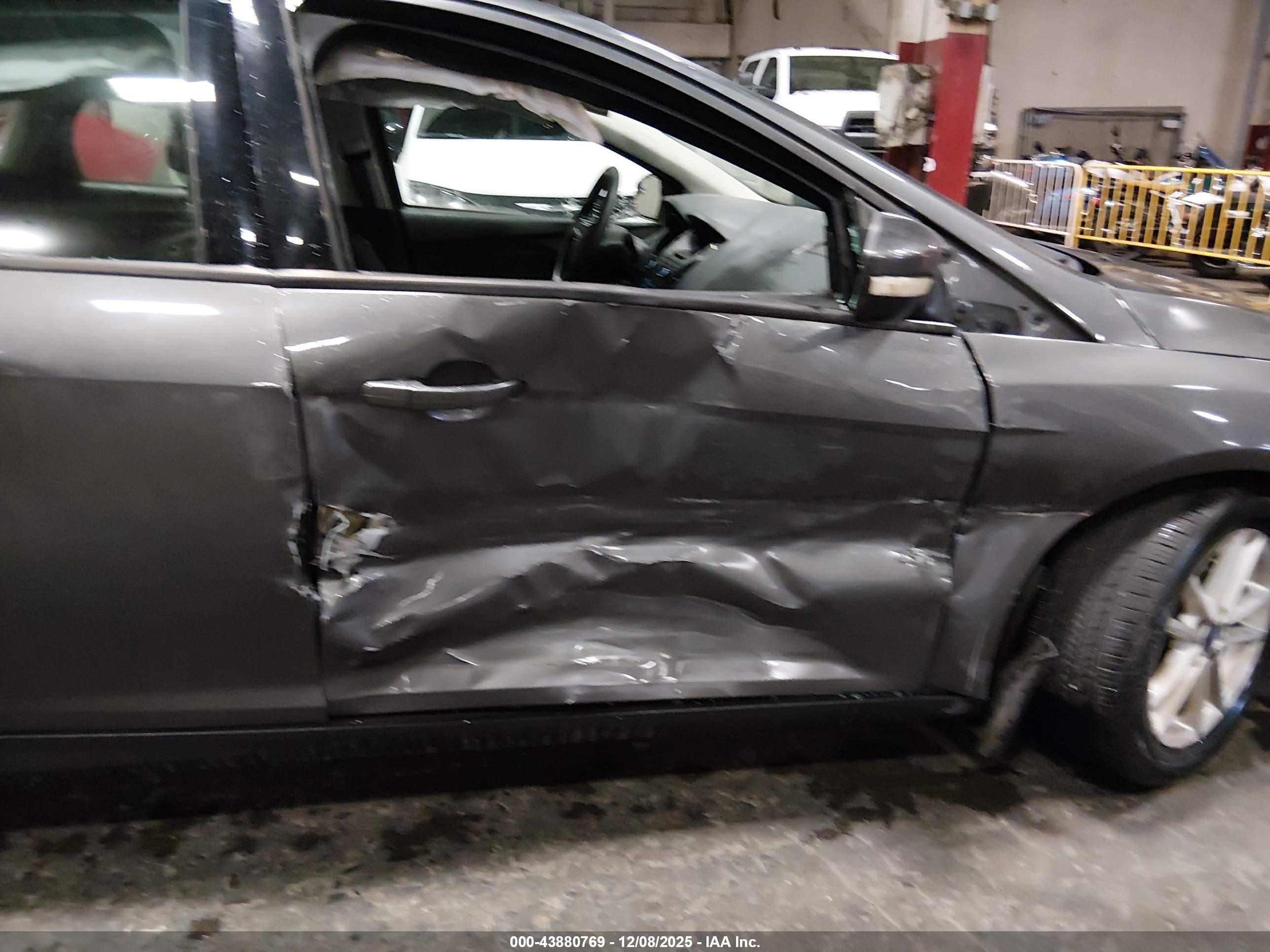 FORD FOCUS image 6