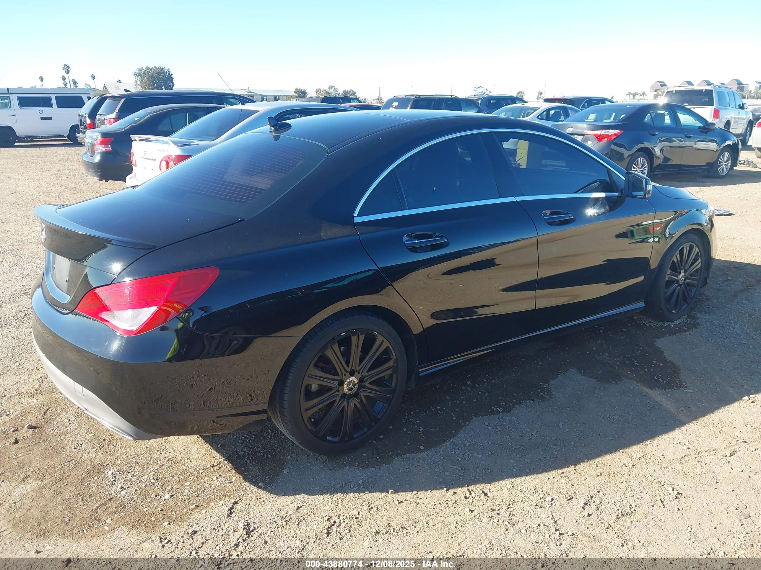 MERCEDES-BENZ CLA image 4