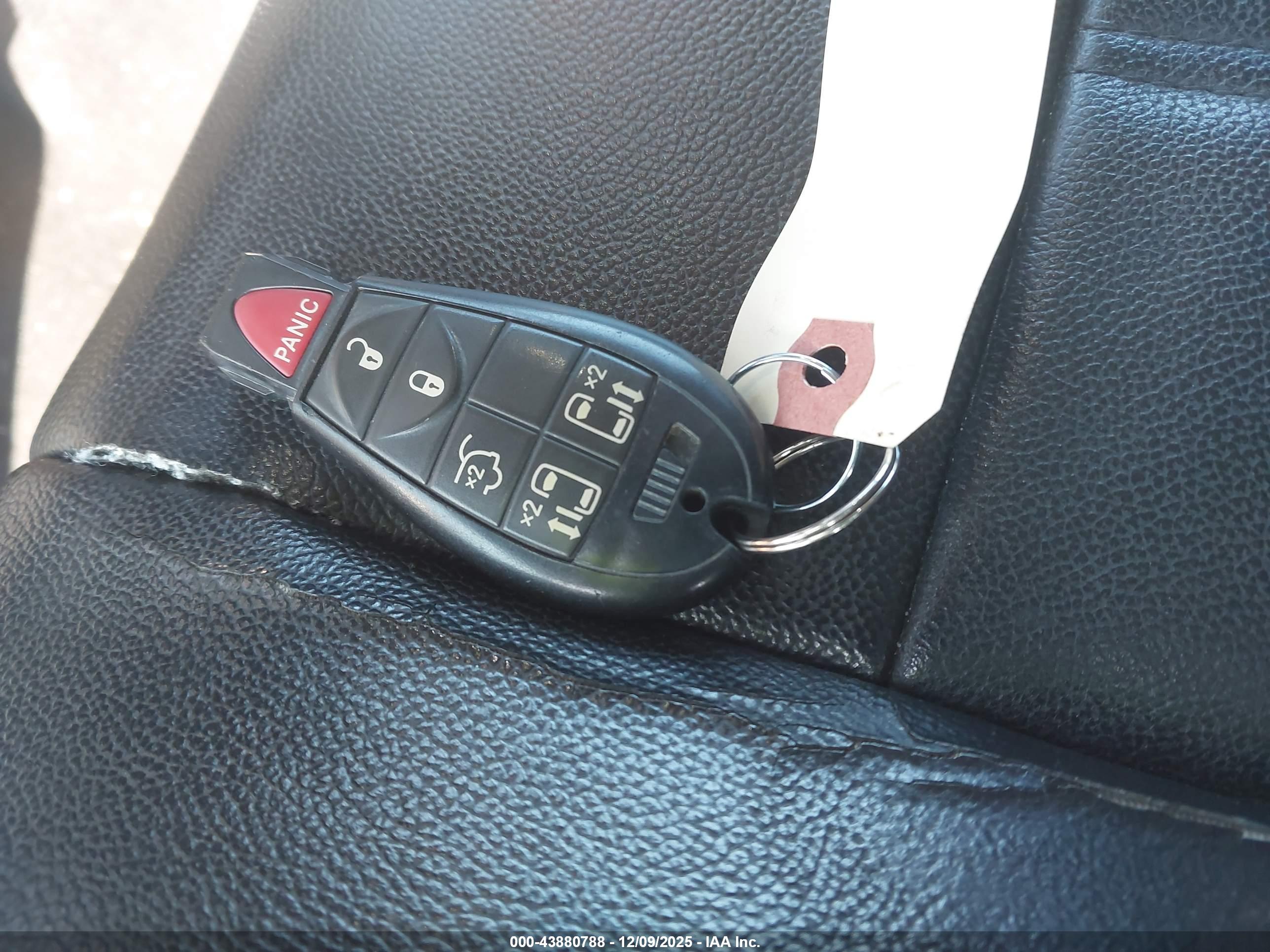 CHRYSLER TOWN image 11