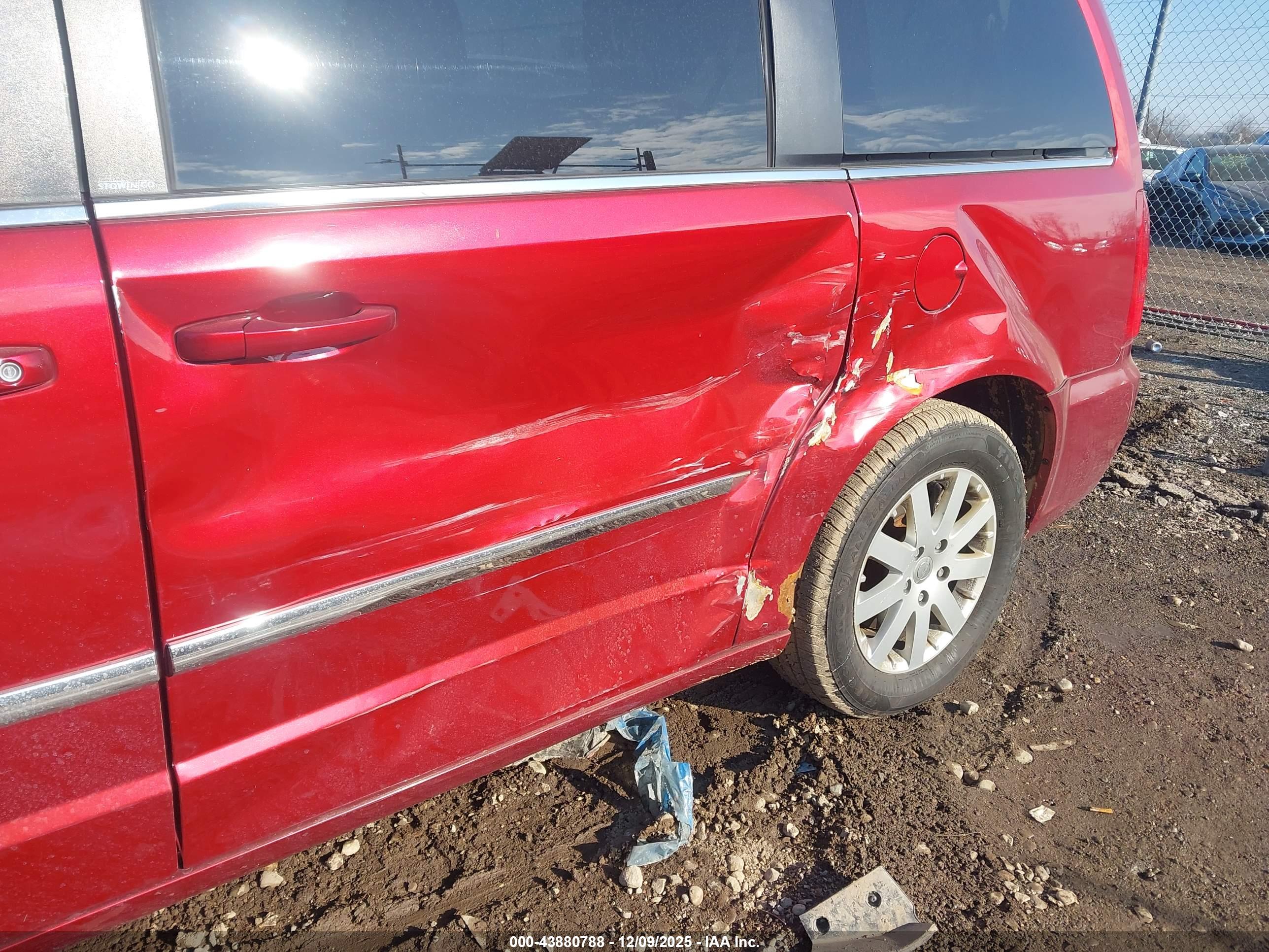 CHRYSLER TOWN image 6