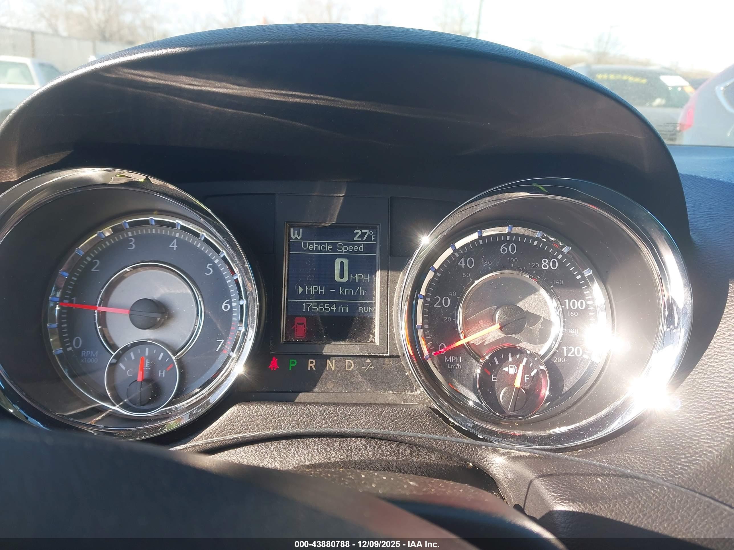 CHRYSLER TOWN image 7