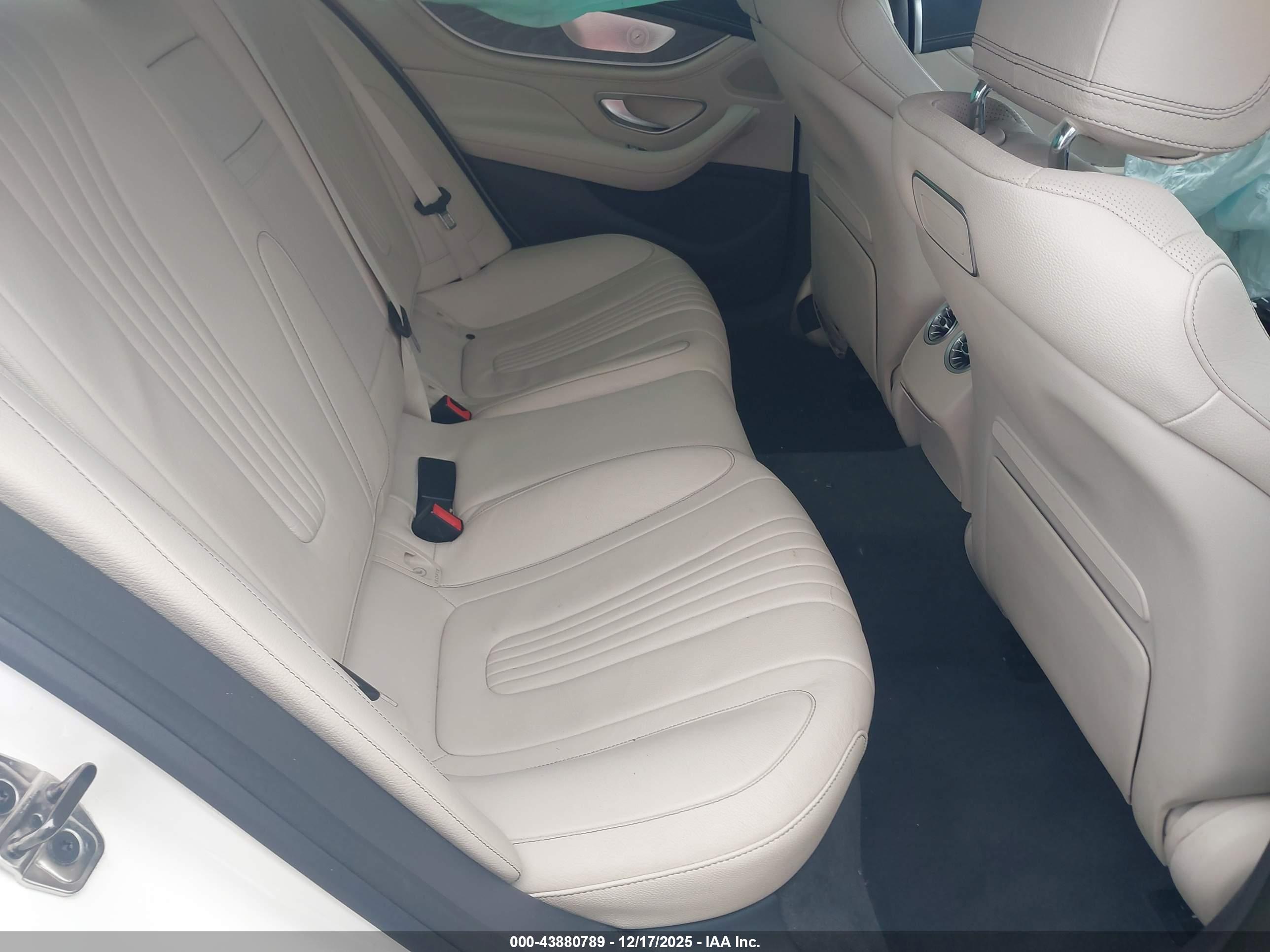 MERCEDES-BENZ CLS image 8
