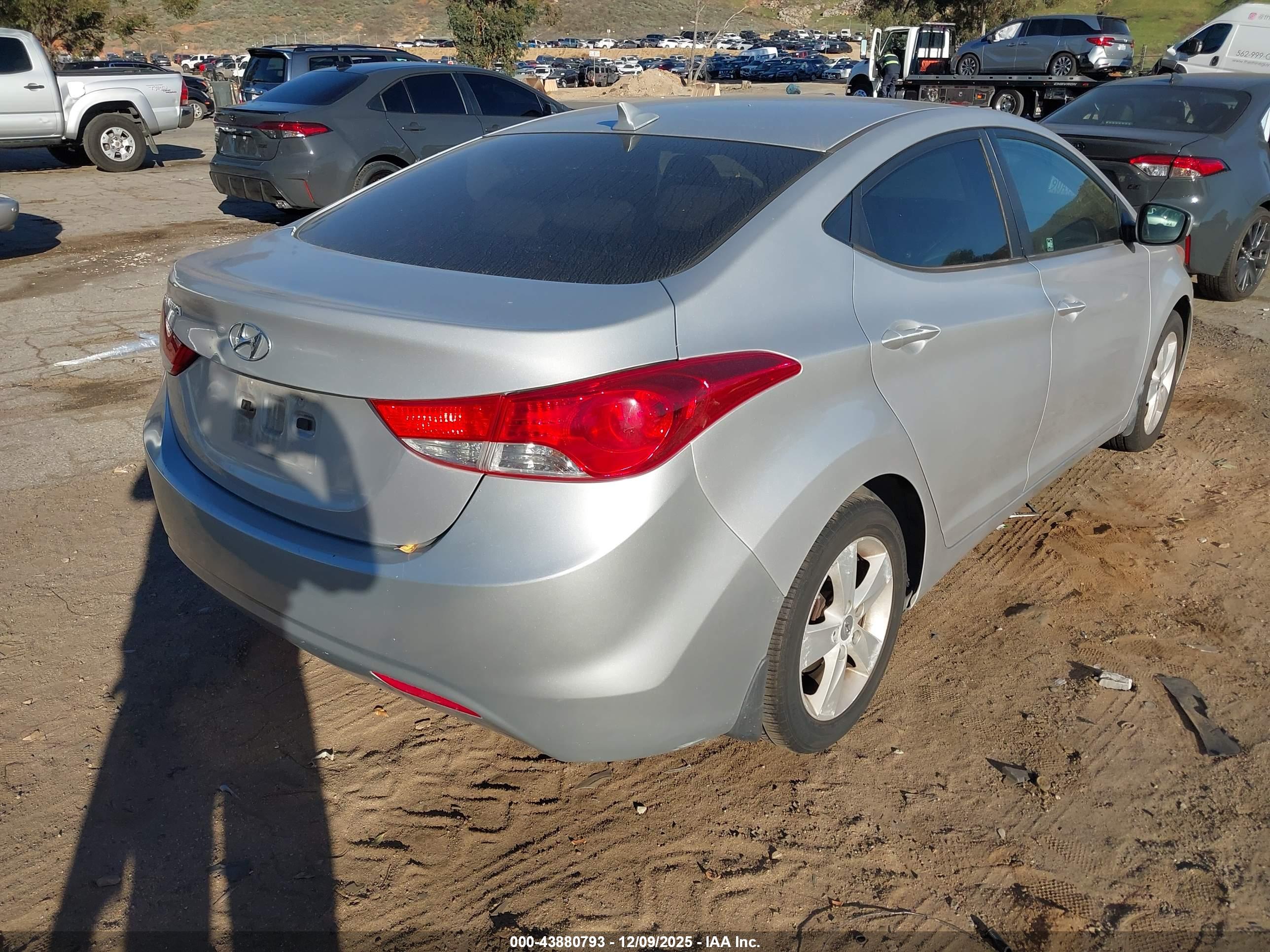 HYUNDAI ELANTRA image 4
